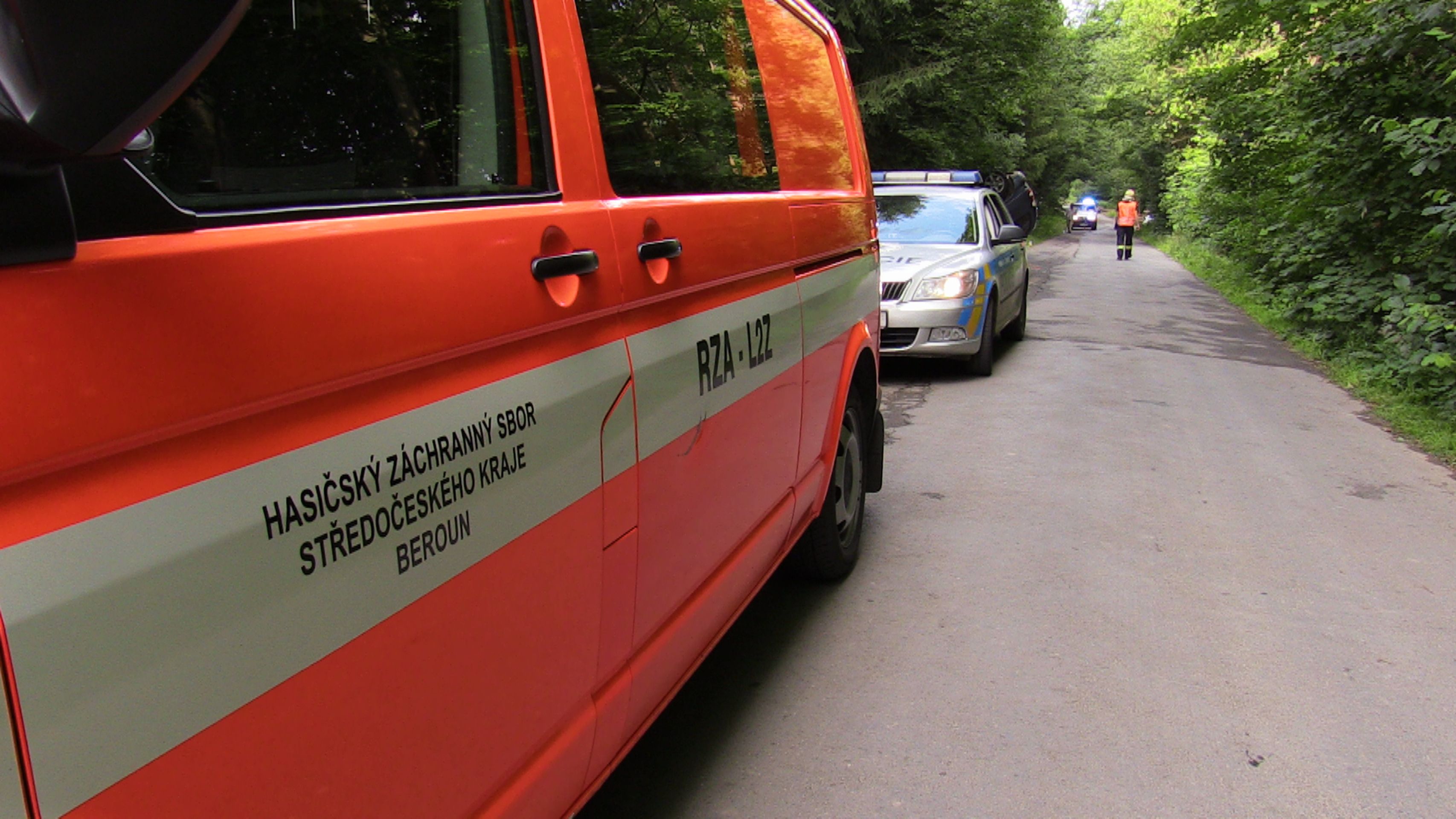 Auto skončilo na střeše, děti zachránila autosedačka - GALERIE: Auto skončilo na střeše, děti zachránila autosedačka (5/9)