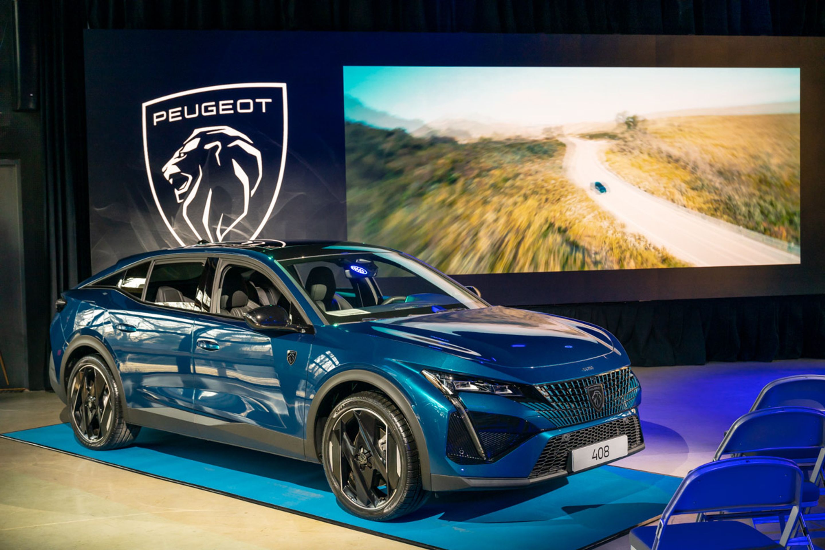 Peugeot 408 - Originální kříženec Peugeot 408 (5/16)