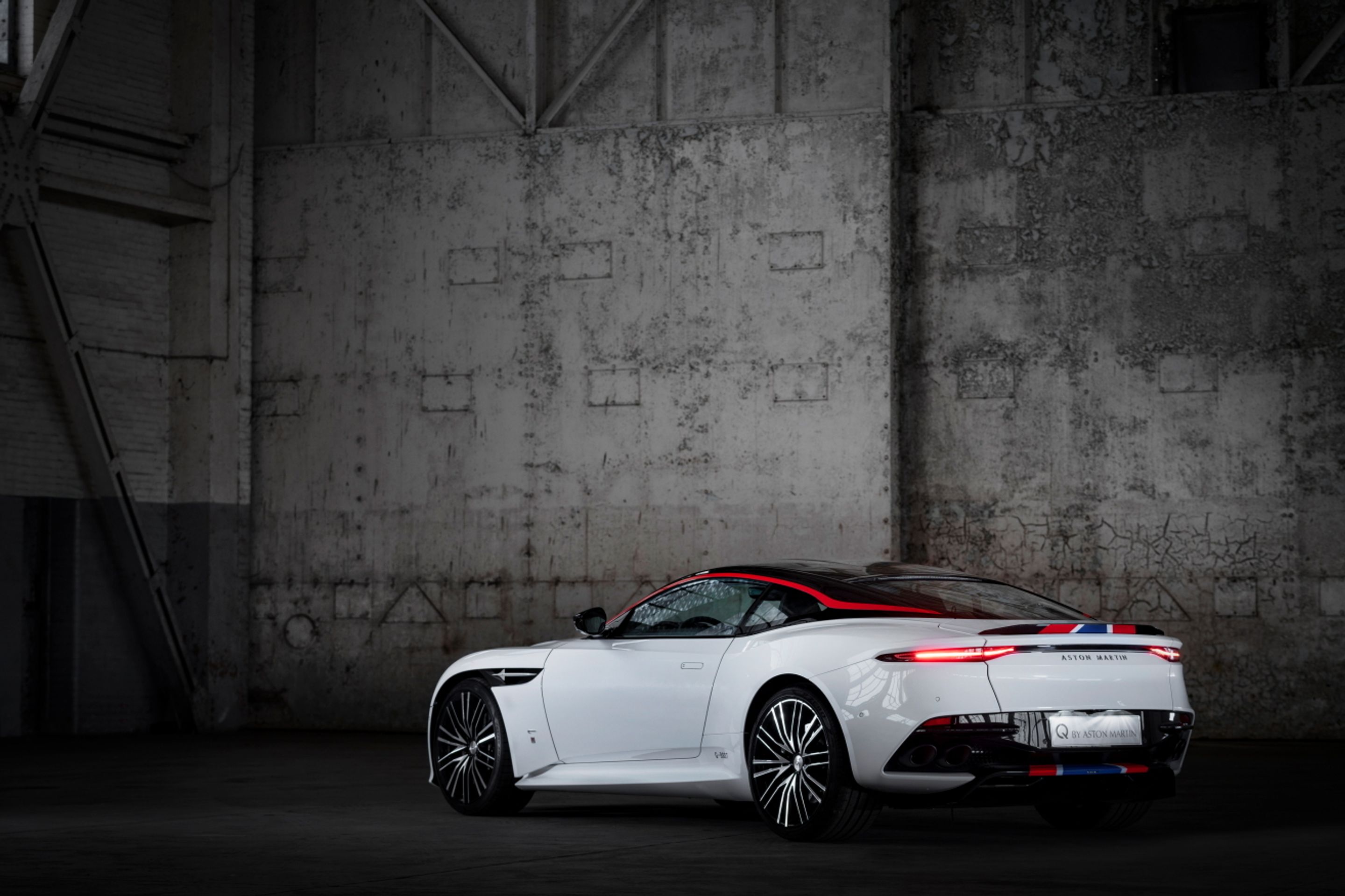 Aston Martin DBS Superleggera Concorde Edition - 16 - Fotogalerie: Nádherný Aston Martin odkazuje na nadzvukový Concorde (5/24)