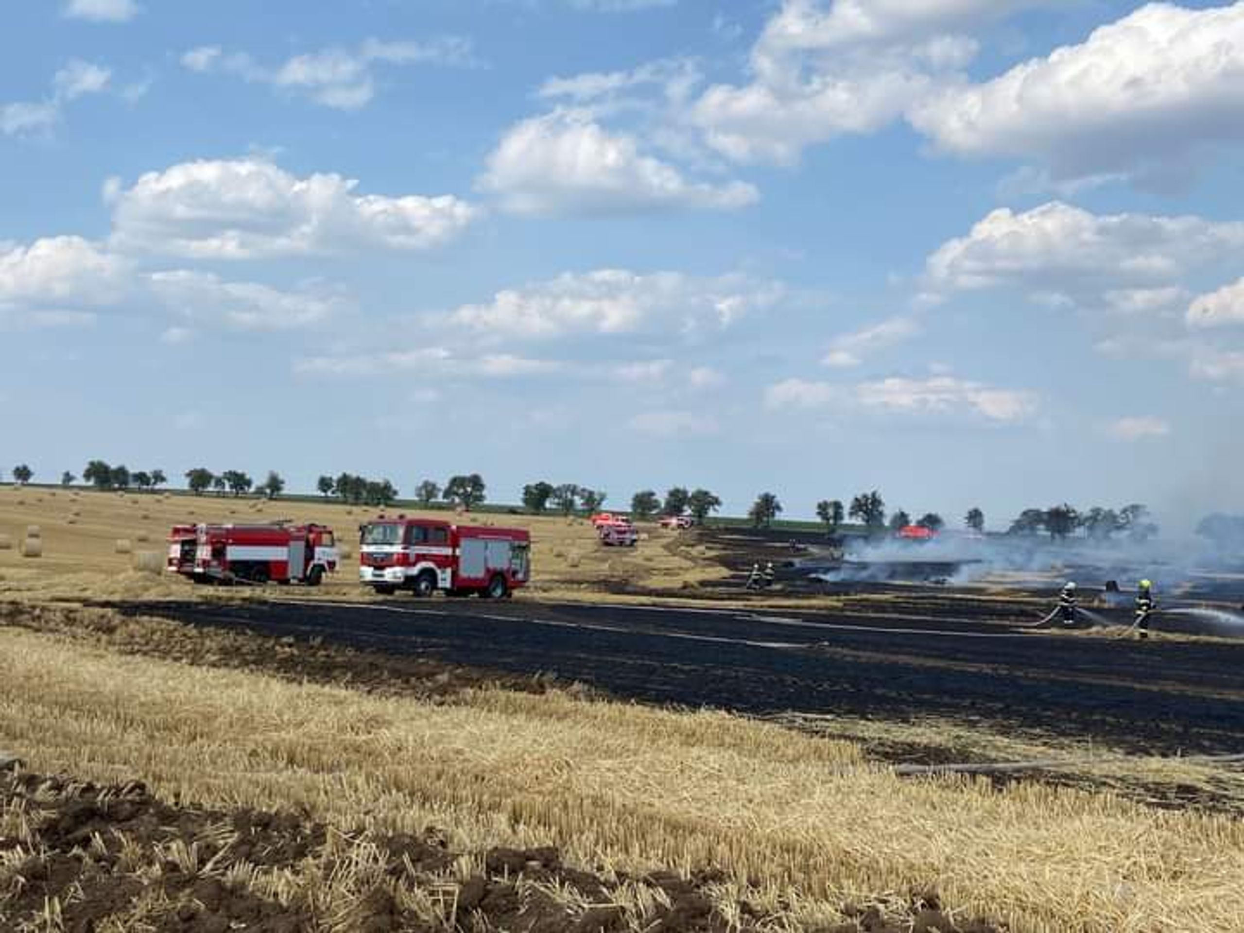 Požár pole na Mostecku - Velké úterní požáry (5/6)