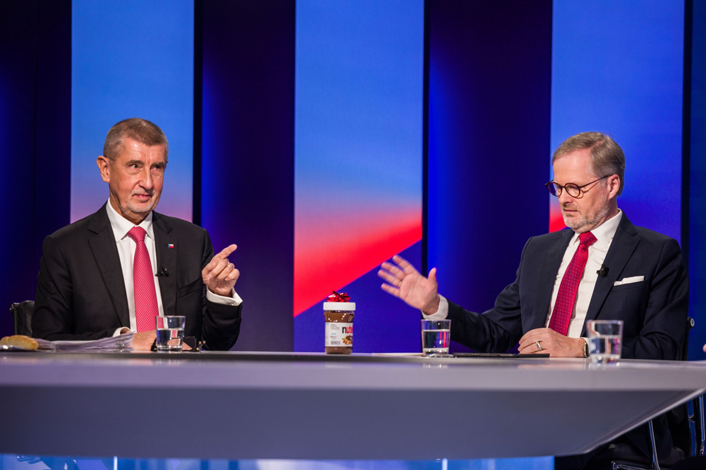 Za pět minut dvanáct (8) - Za pět minut dvanáct (8/12)