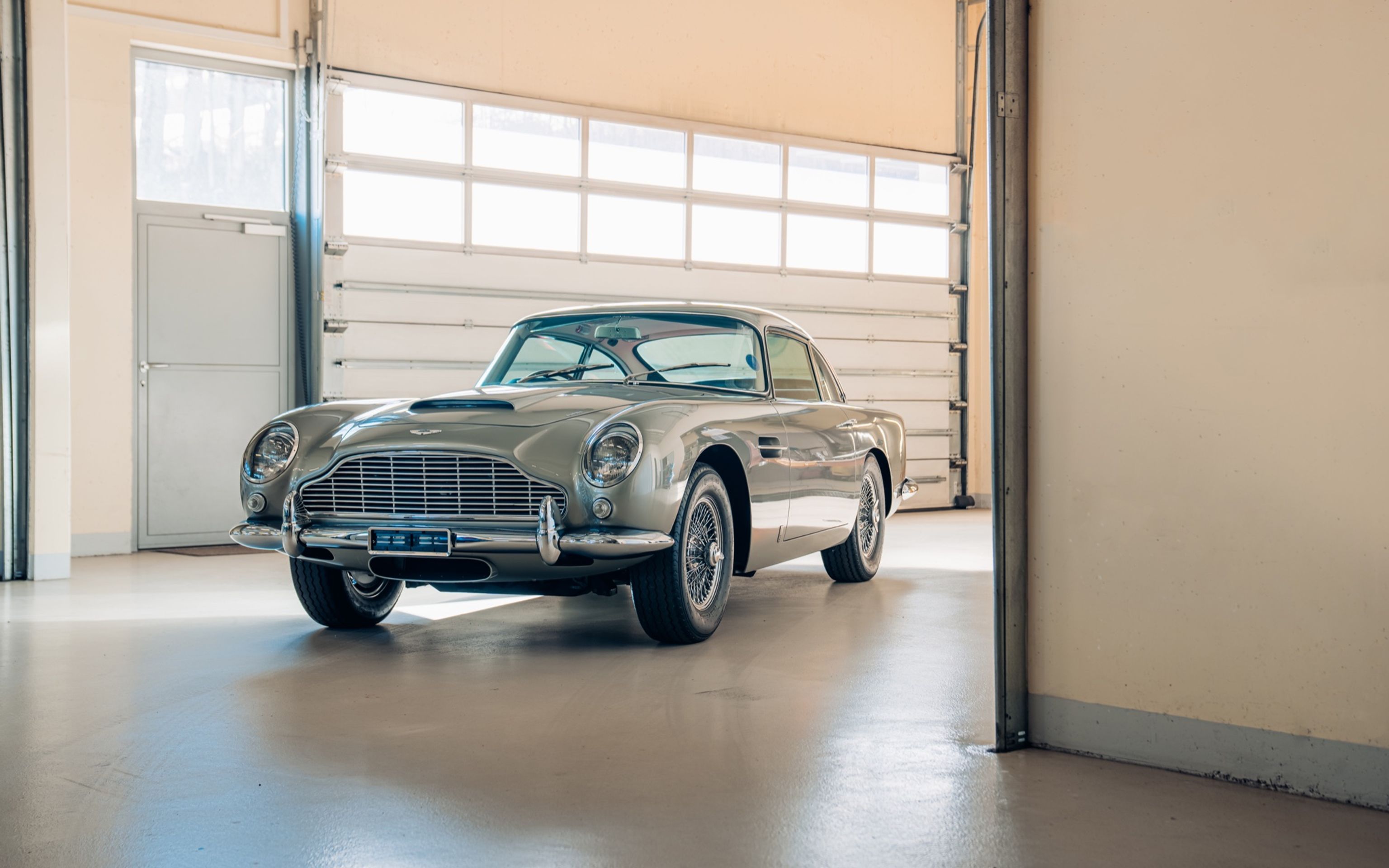 Aston Martin DB5 z roku 1964, který Seanu Connerymu - Aston Martin DB5 z roku 1964, který patřil Seanu Connerymu (3/11)