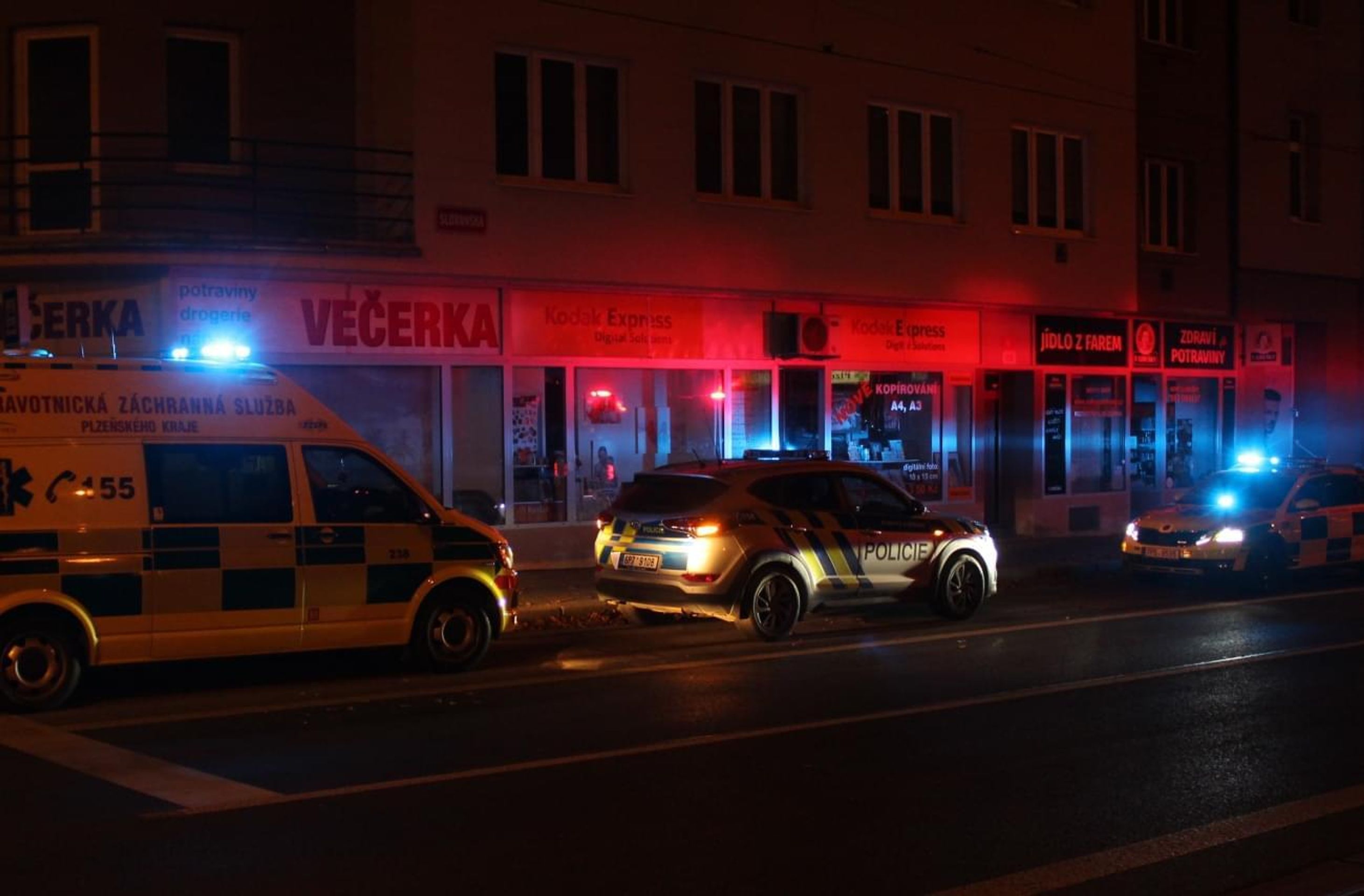 Pobodaný muž skončil v plzeňské nemocnici na Lochotíně - 8 - GALERIE: Spor muže a ženy skončil řezným zraněním (3/5)