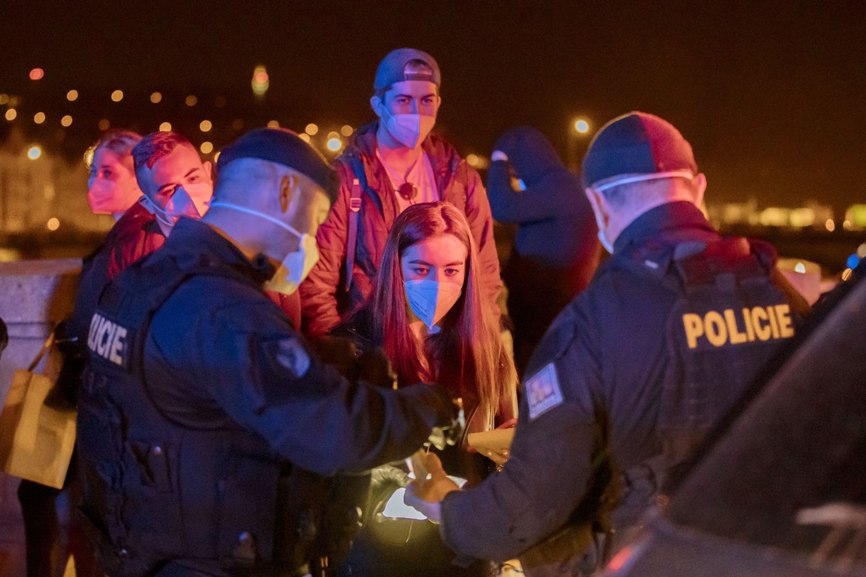 Zásah policie na pražské nápavce - 1 - GALERIE: Zásah policie na pražské nápavce (1/7)