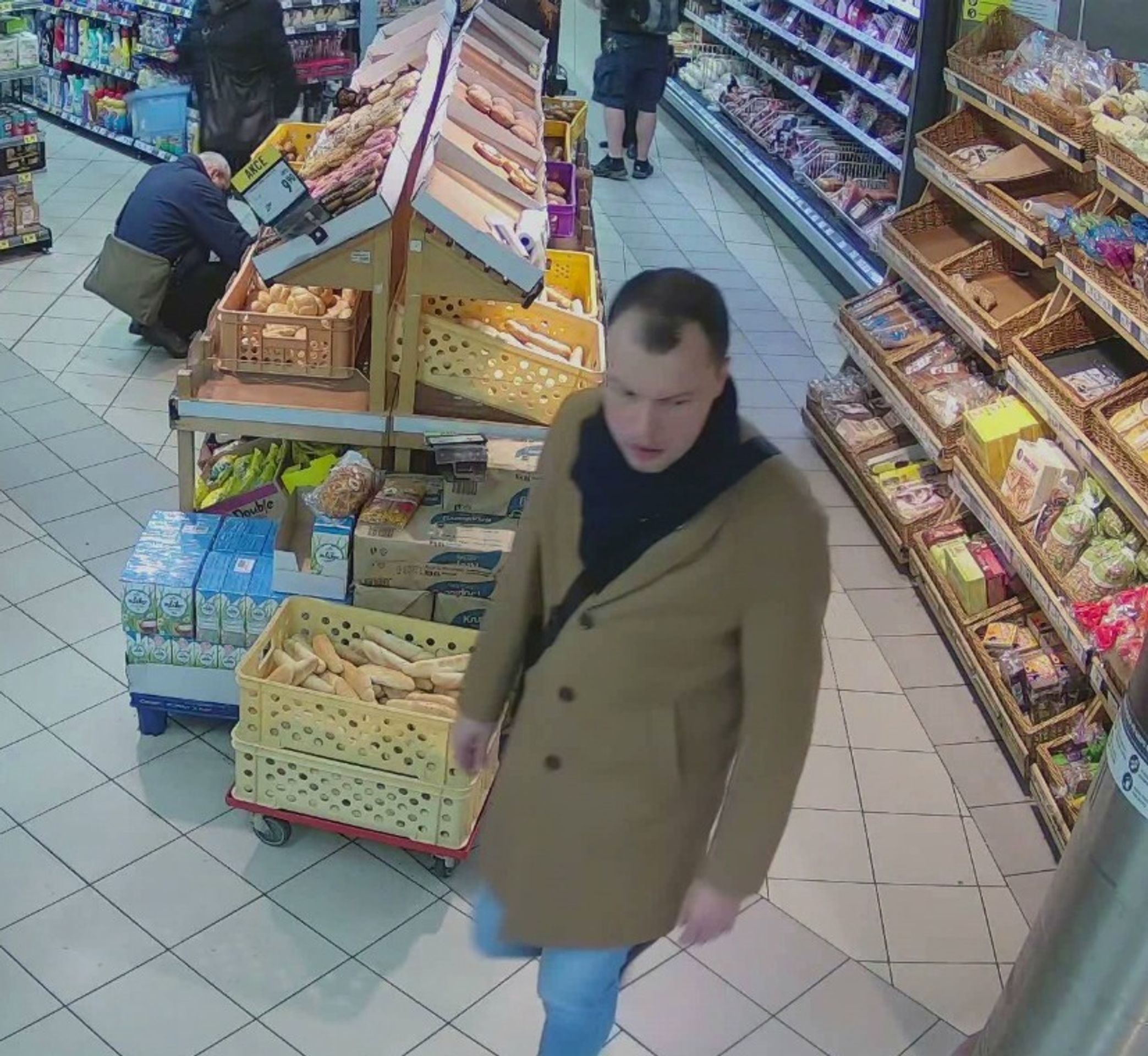Pátrání po muži, který se obnažoval na veřejnosti - 1 - GALERIE: Pátrání po muži, který se obnažoval na veřejnosti (1/5)