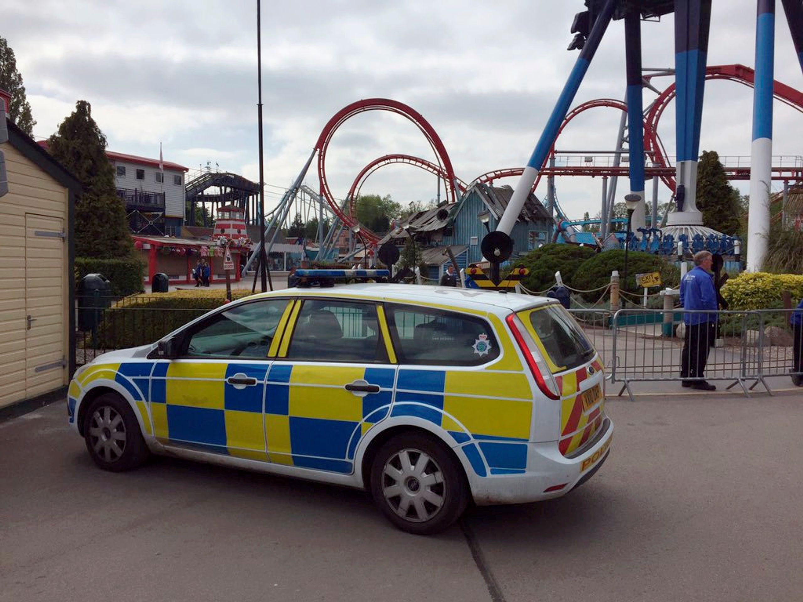 V zábavním parku Drayton Manor zemřela dívka, poté co spadle z atrakce do vody - 3 - GALERIE: V zábavním parku Drayton Manor zemřela dívka, poté co spadle z atrakce do vody (3/4)