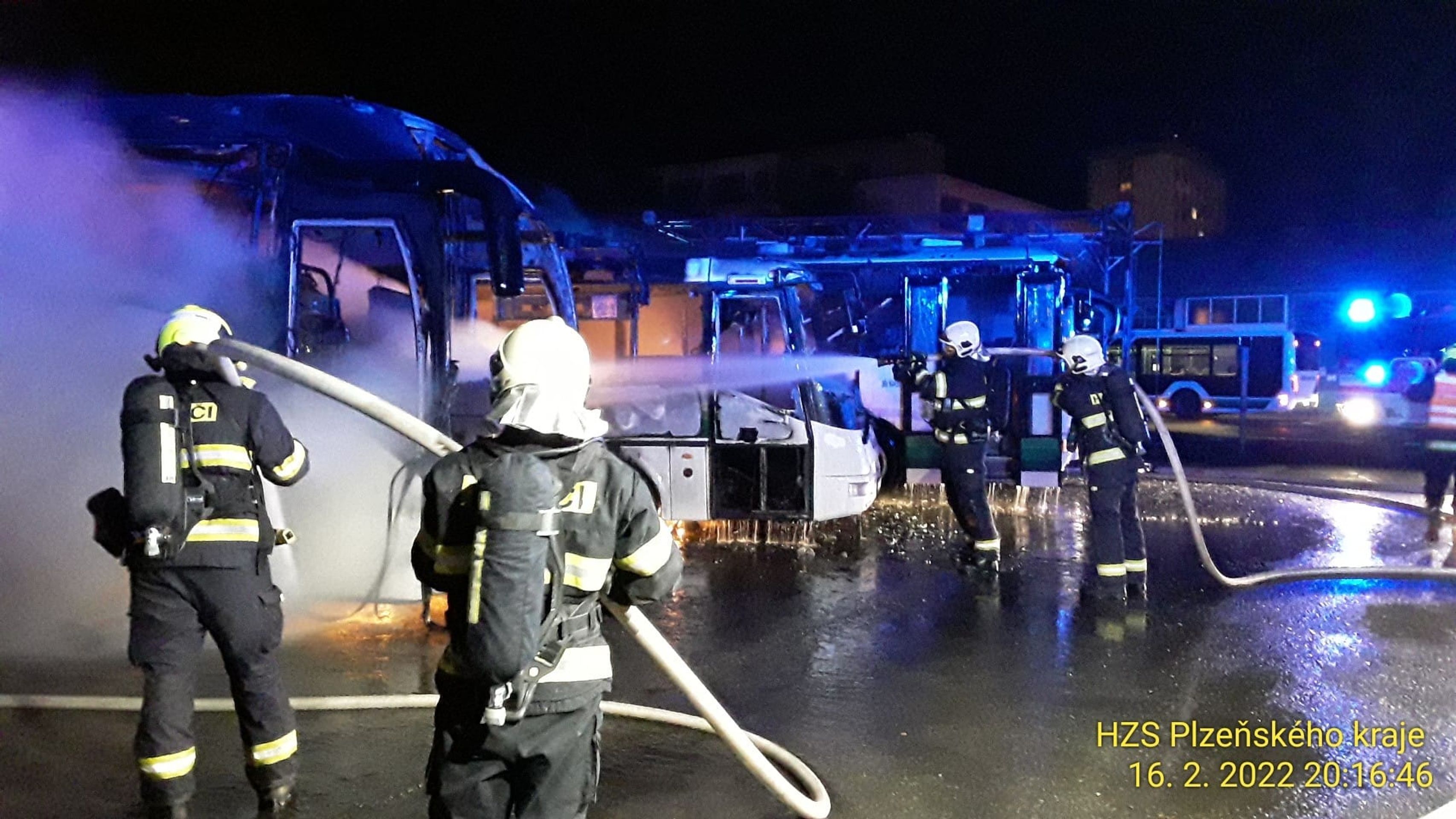 Požár autobusů - Požár v ČSAD v Plzni (2/10)