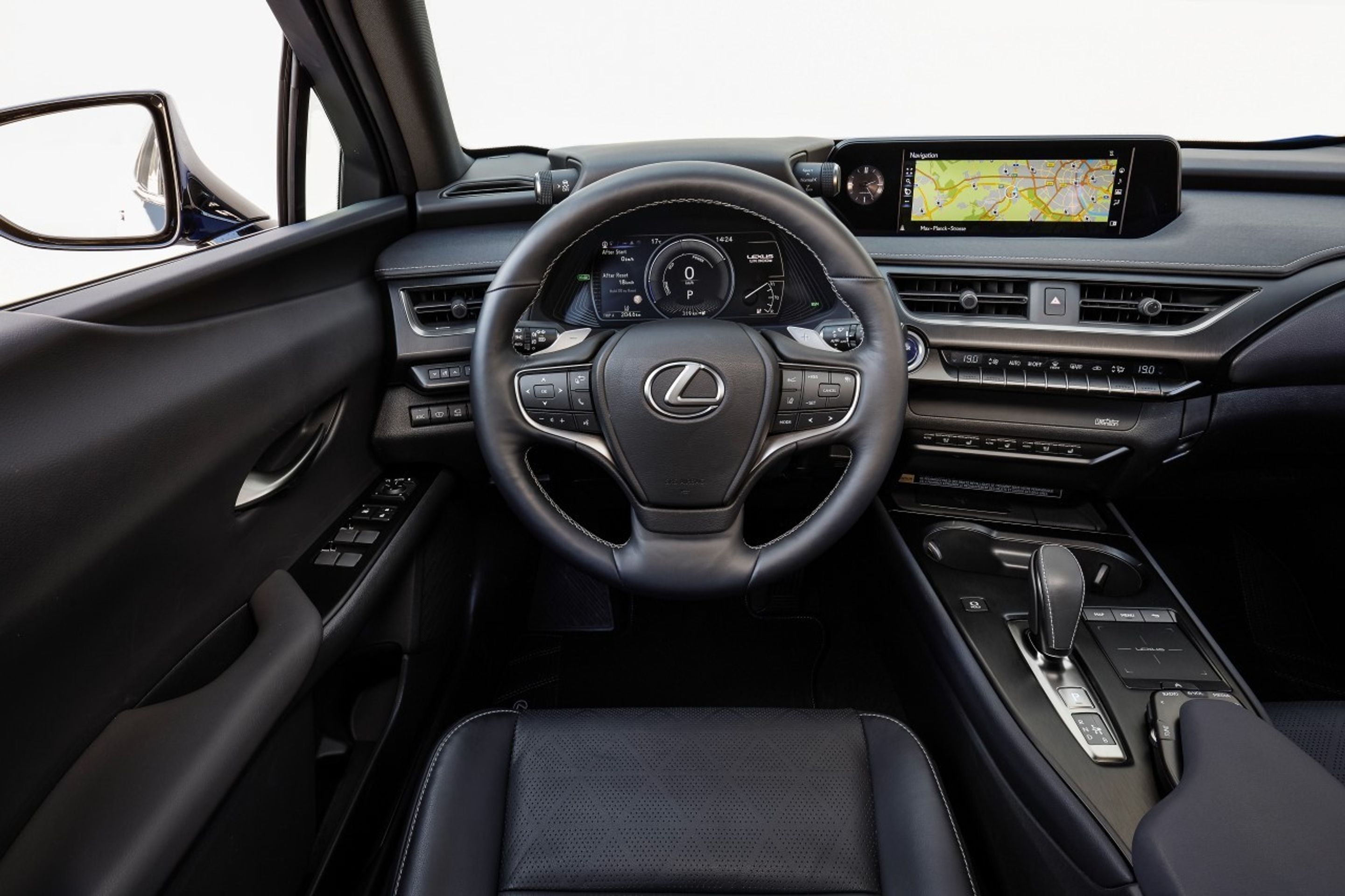 Elektrický crossover Lexus UX 300e - 32 - Fotogalerie: Crossover Lexus UX - elektromobil vs. hybrid (7/21)