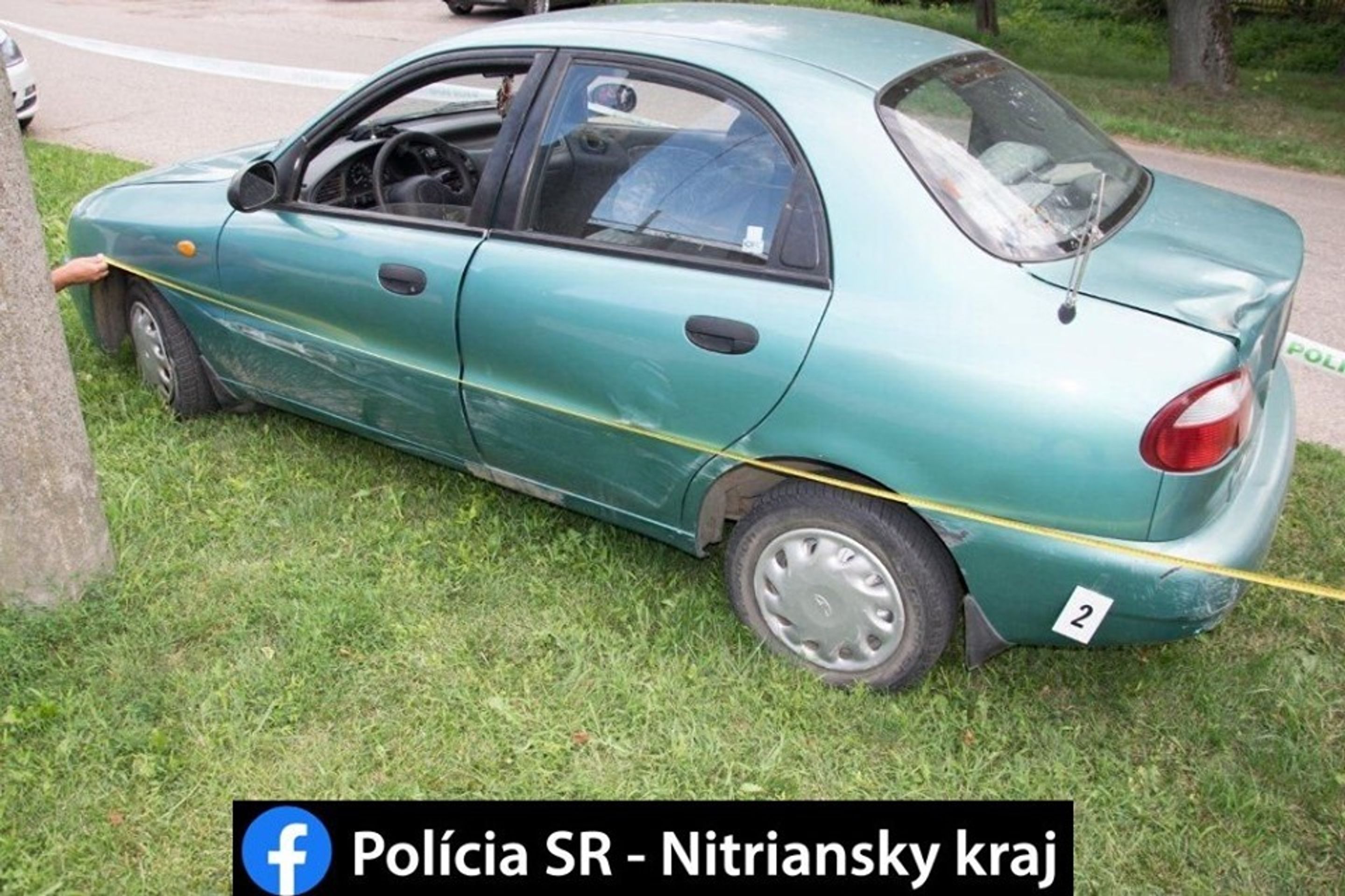 Muž narazil autem do venkovního záchodu, který spadl a usmrtil muže stojícího za ním - 9 - GALERIE: Neštěstí na dvoře rodinného domu (9/9)