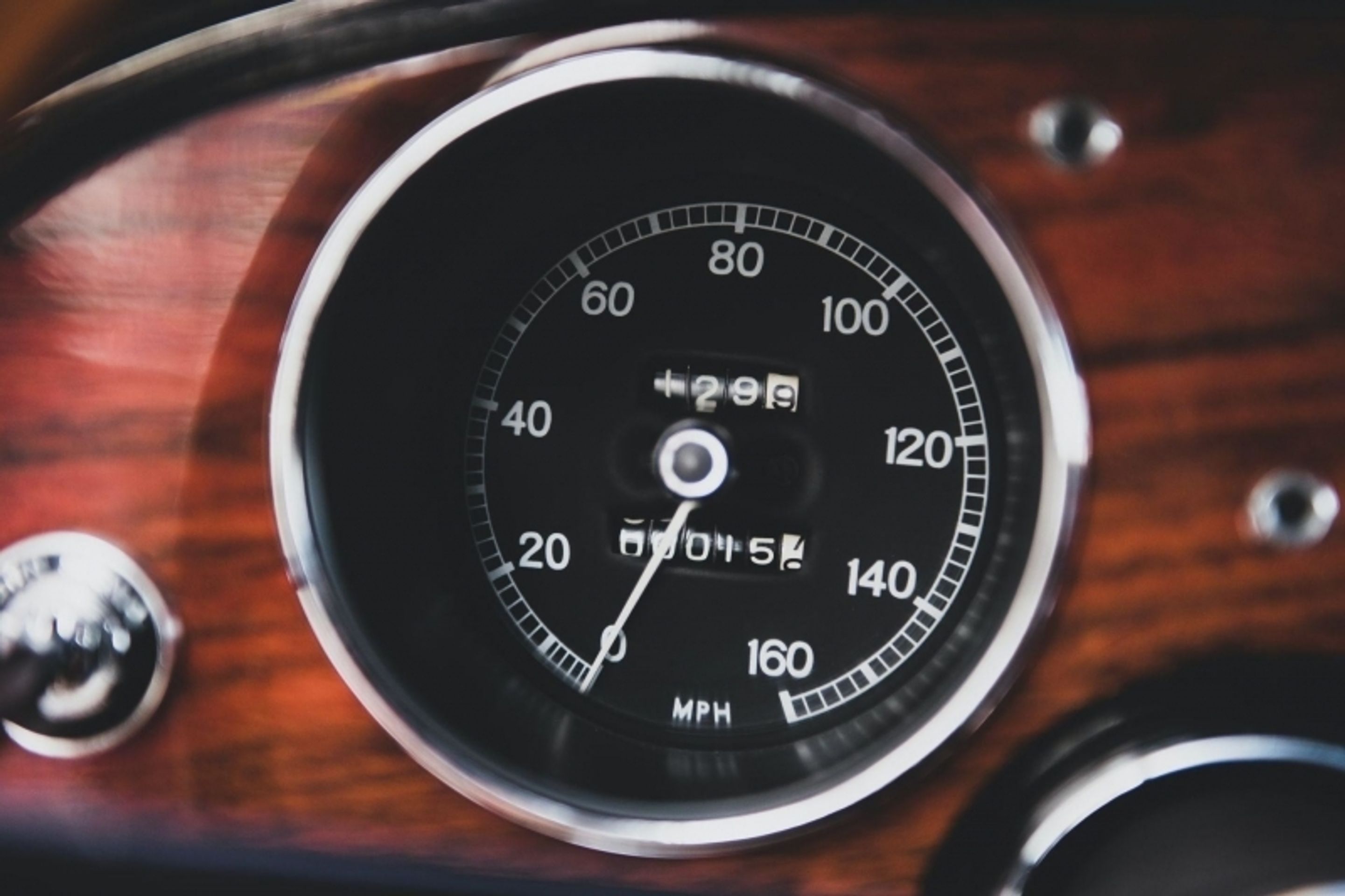 Toyota 2000GT z roku 1967 - 32 - Fotogalerie: Nádherné sportovní kupé Toyota 2000GT z roku 1967 (15/17)
