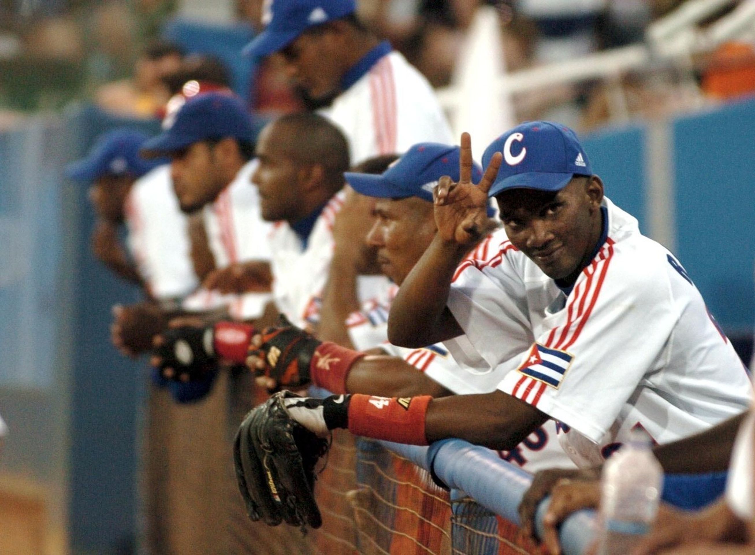 Budoucí hvězda MLB Alexei Ramirez na Hellinikonu v roce 2004 - GALERIE: Místo Hellinikon - fašisté, CIA, olympiáda, uprchlíci (7/9)