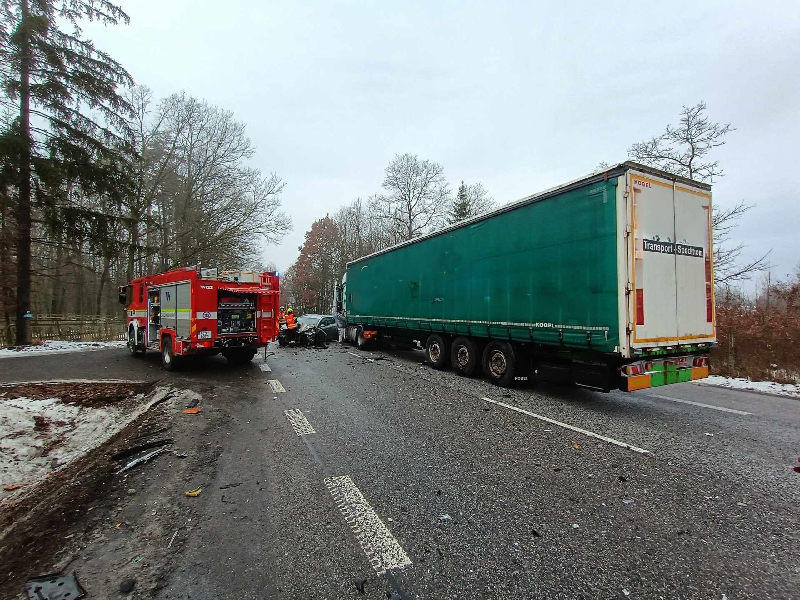 Nehoda dvou nákladních a osobního auta u Pamětic - Nehoda dvou nákladních a osobního auta u Pamětic (1/4)