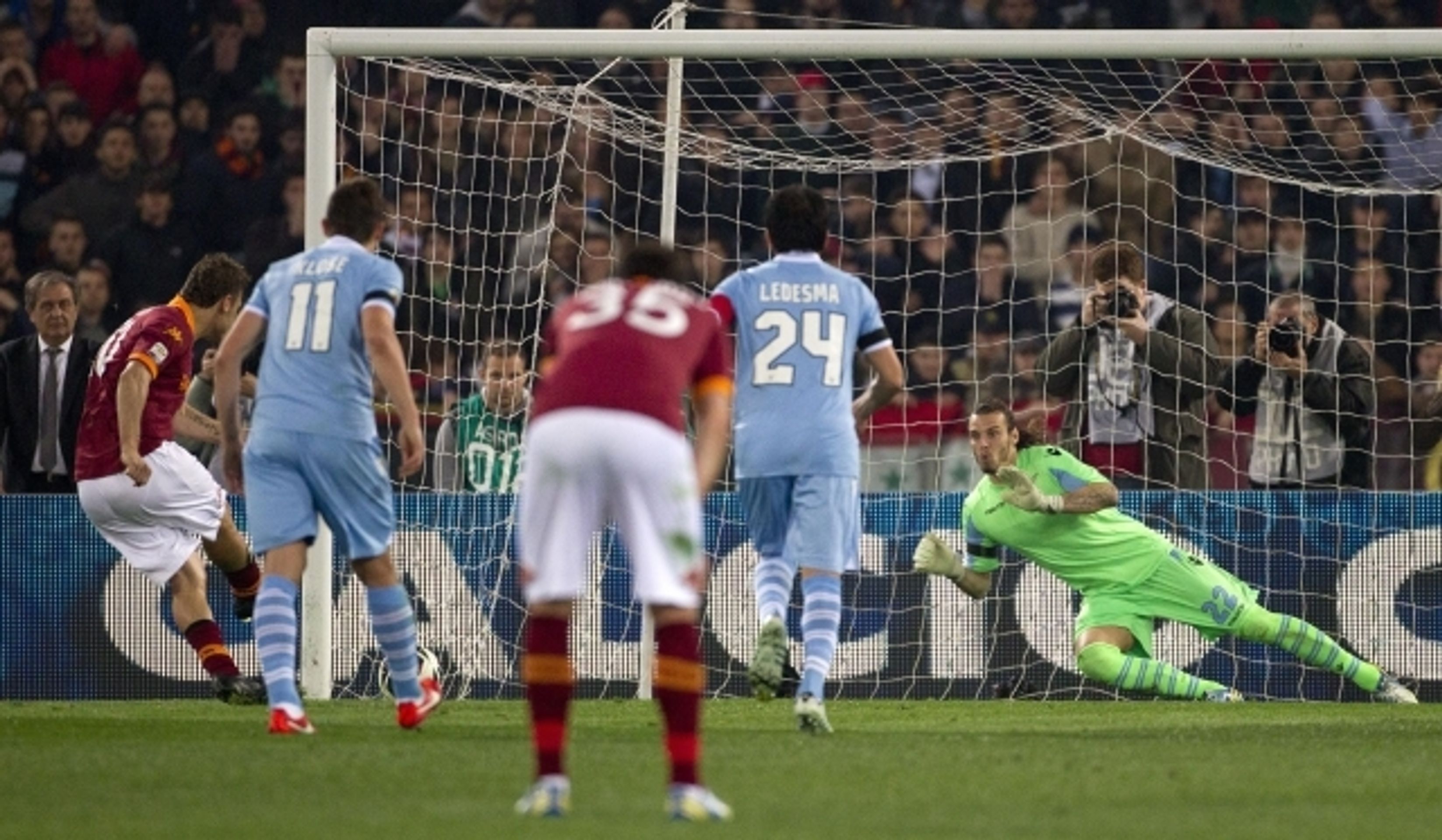 Římské derby Lazio a AS - 10 - GALERIE: Divoké římské derby Lazio - AS (9/14)