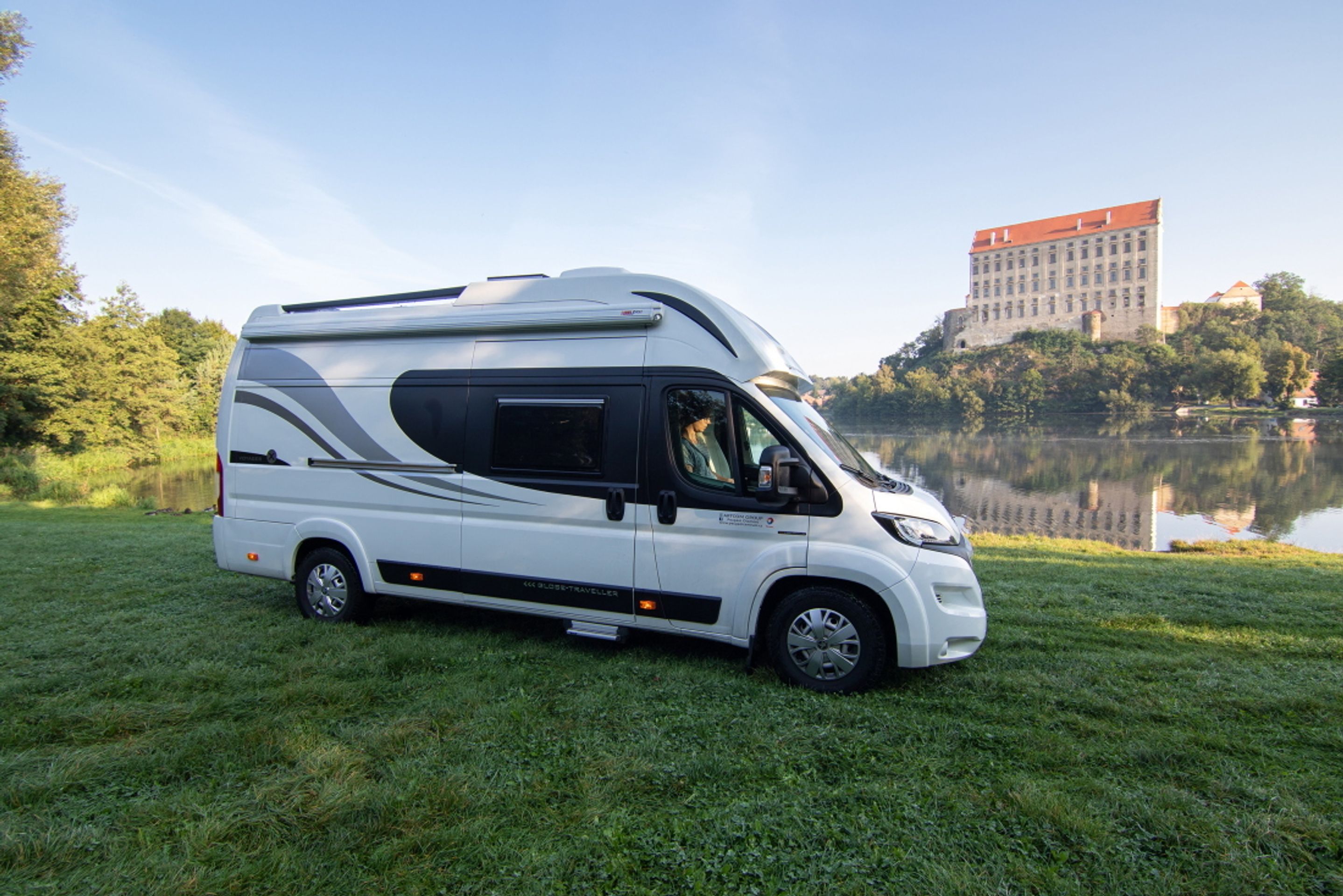 Rodinný obytný vůz Voyager - 19 - Fotogalerie: Parádní obytňák na podvozku Peugeotu Boxer (1/24)