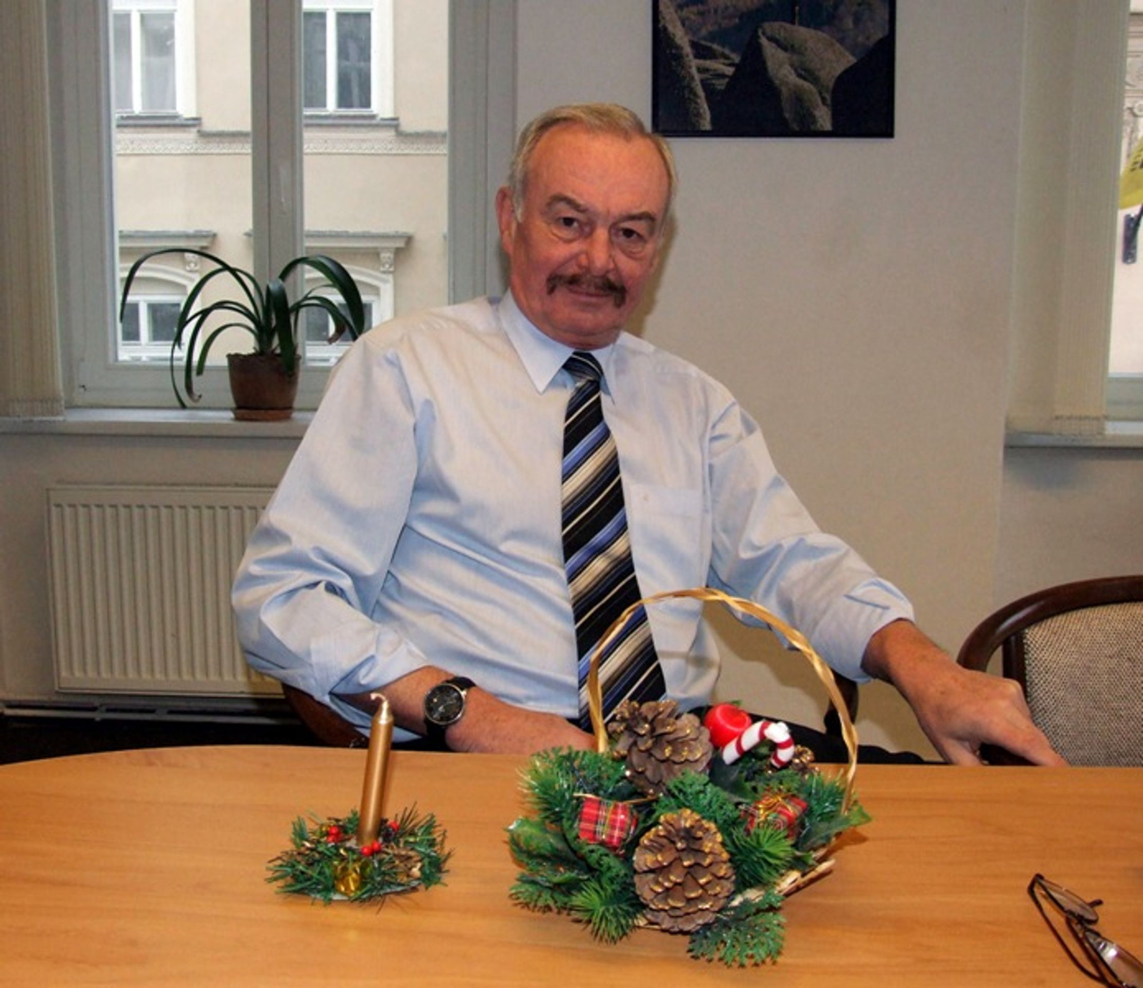 Přemysl Sobotka v liberecké kanceláři - GALERIE: Přemysl Sobotka - prezidentský kandidát (1/21)