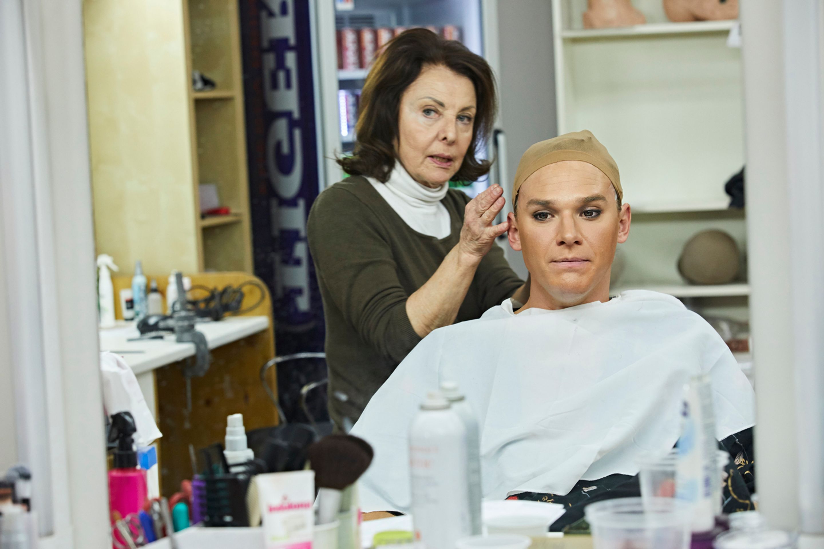 TVOJE TVÁŘ MÁ ZNÁMÝ HLAS: maskérna - 14 - GALERIE: TVOJE TVÁŘ MÁ ZNÁMÝ HLAS: v maskérně (14/15)