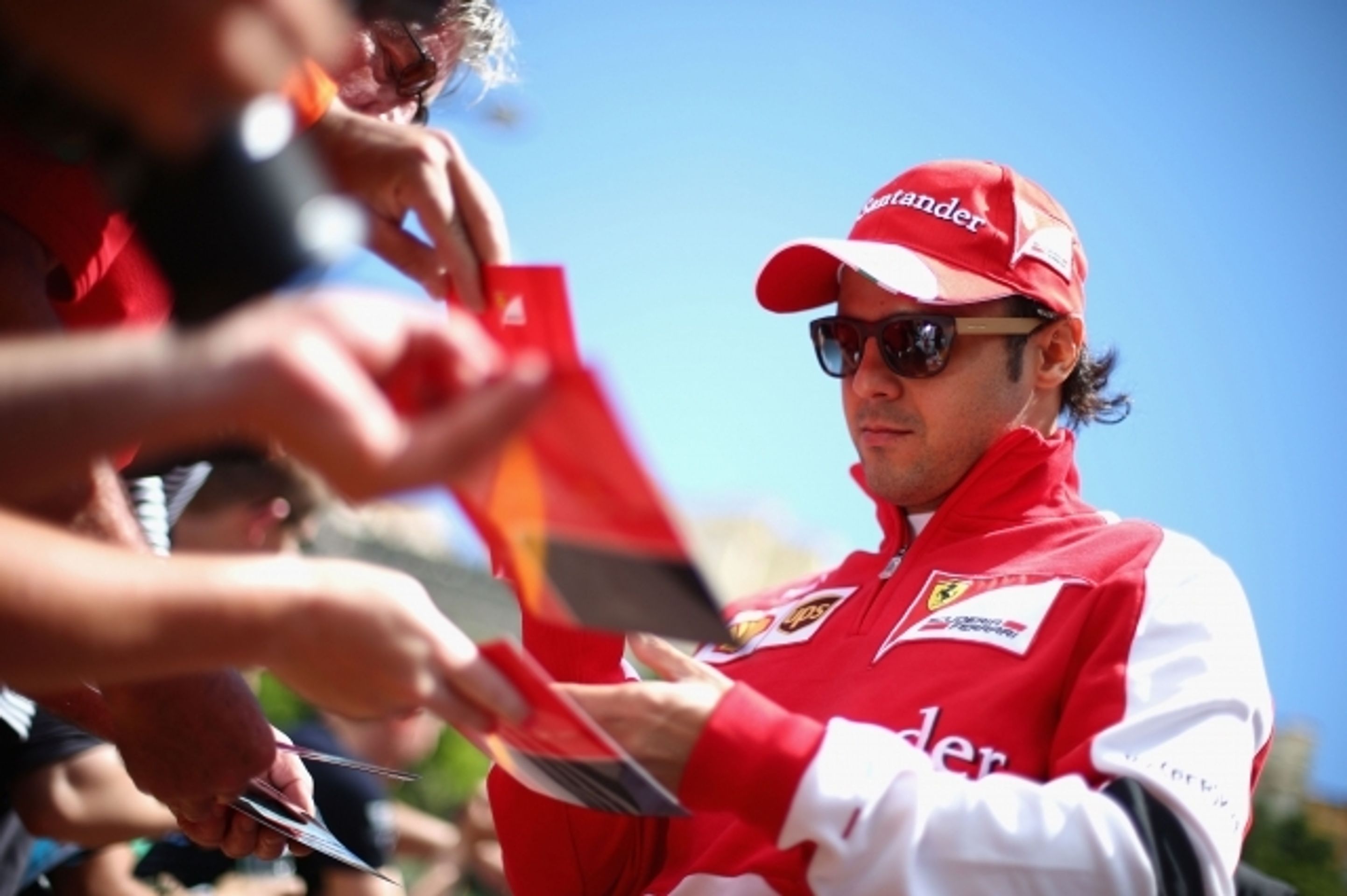 Piloti F1 a fanoušci v Monaku - 11 - GALERIE: Piloti F1 se před Velkou cenou Monaka potkali s fanoušky (2/12)