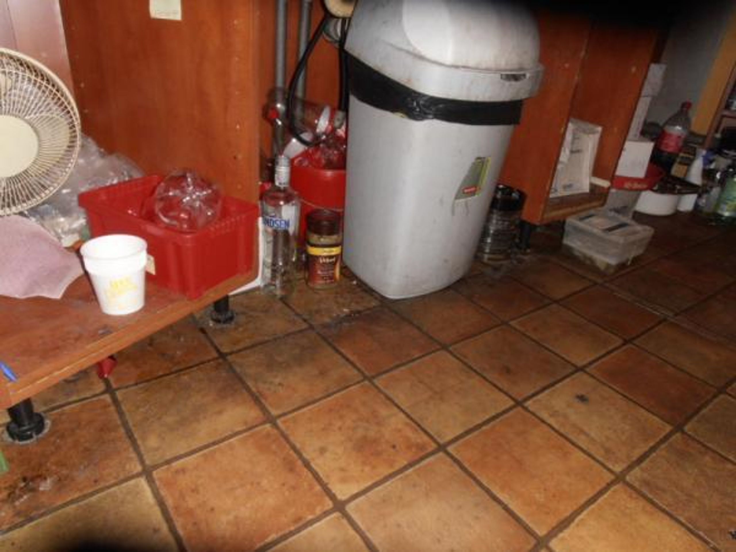 SZPI uzavřela tento bar v Chodově u Sokolova - 3 - FOTOGALERIE: SZPI uzavřela tento bar v Chodově u Sokolova (3/6)