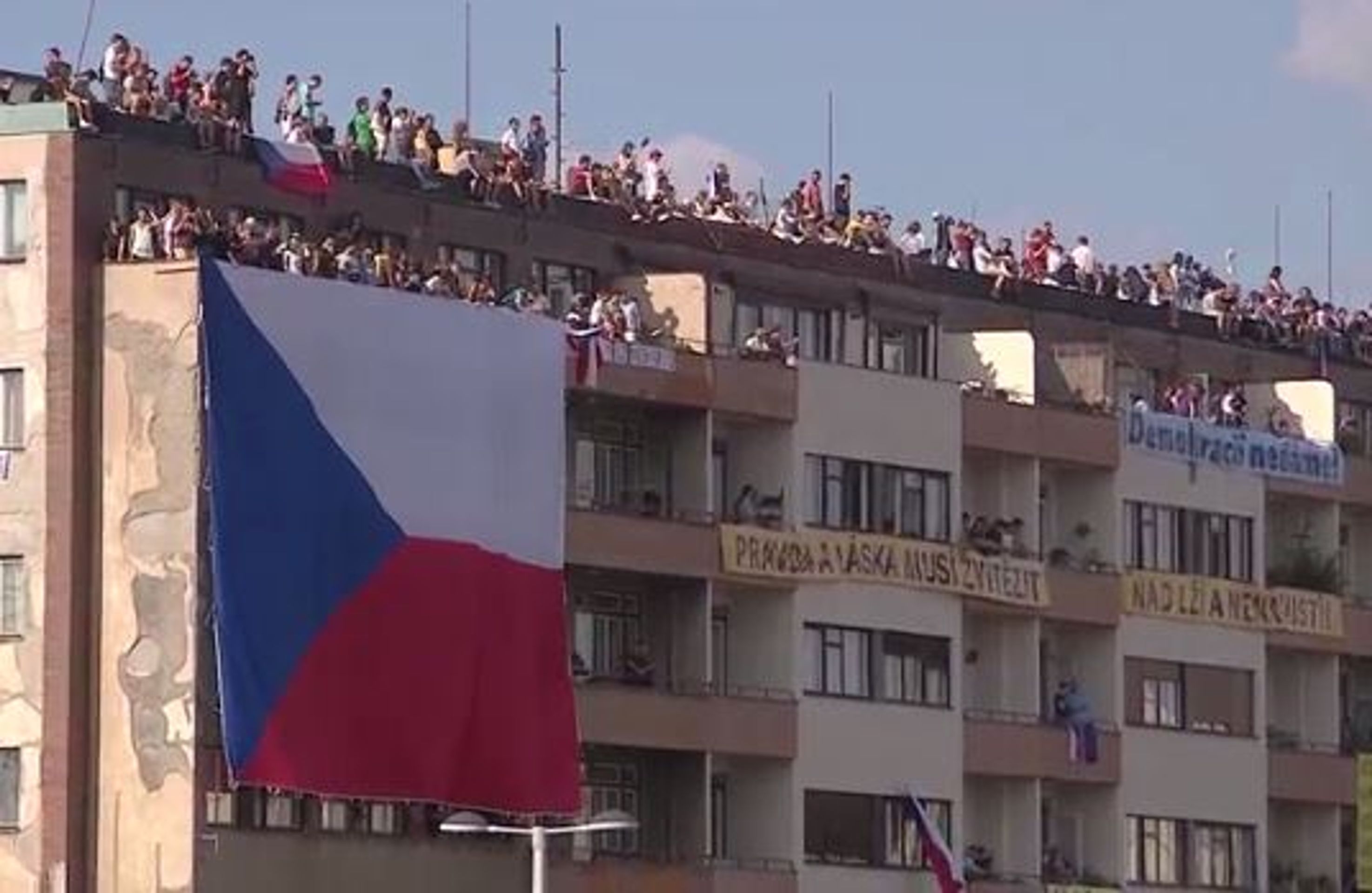 Demonstrace proti Andrejovi Babišovi na Letné 3. 6. 2019 - GALERIE: Osobnosti na Letné (19/25)