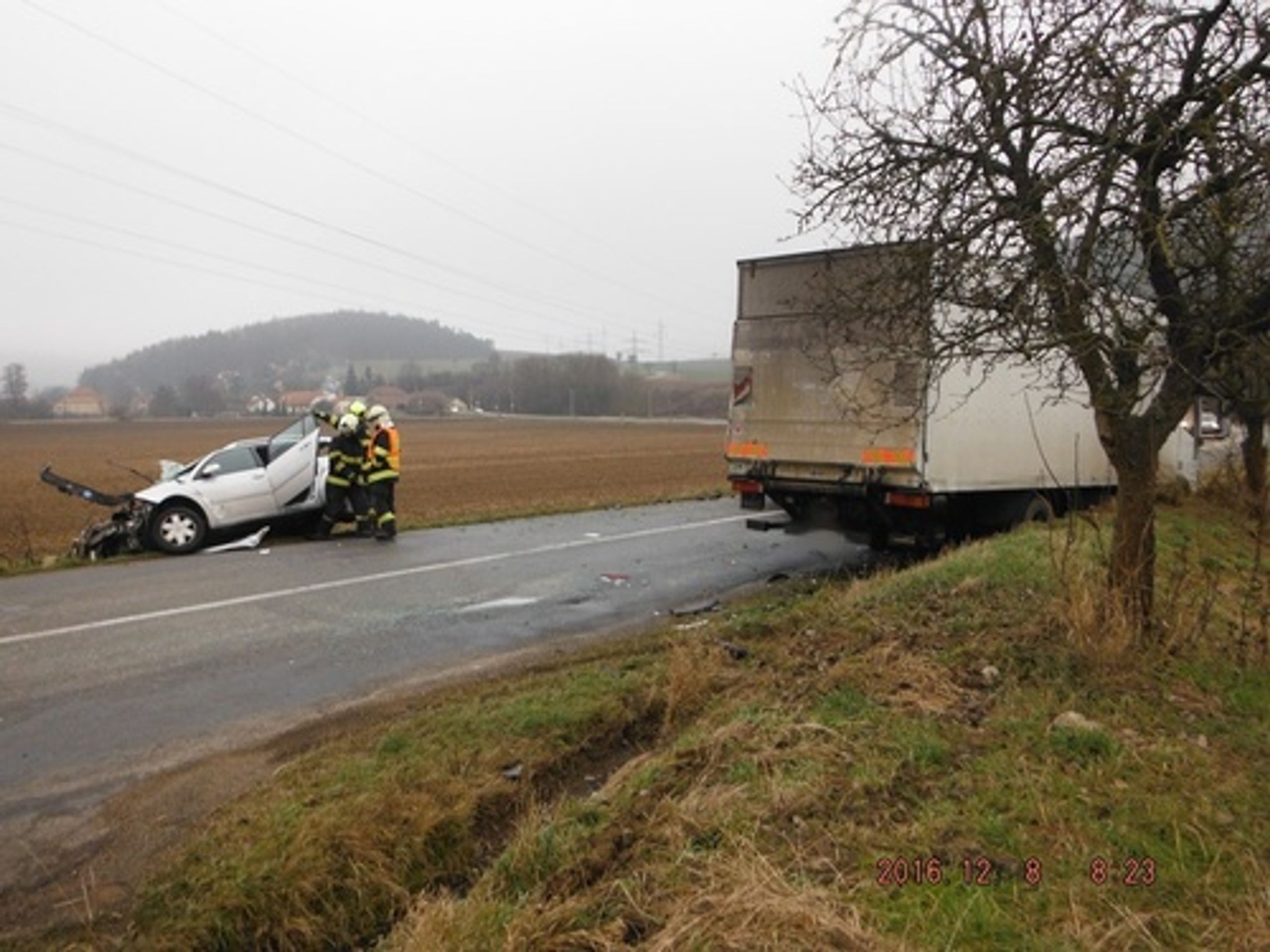 Vážná nehoda u Lomničky na Tišnovsku - GALERIE: Vážná nehoda u Lomničky na Tišnovsku (3/4)