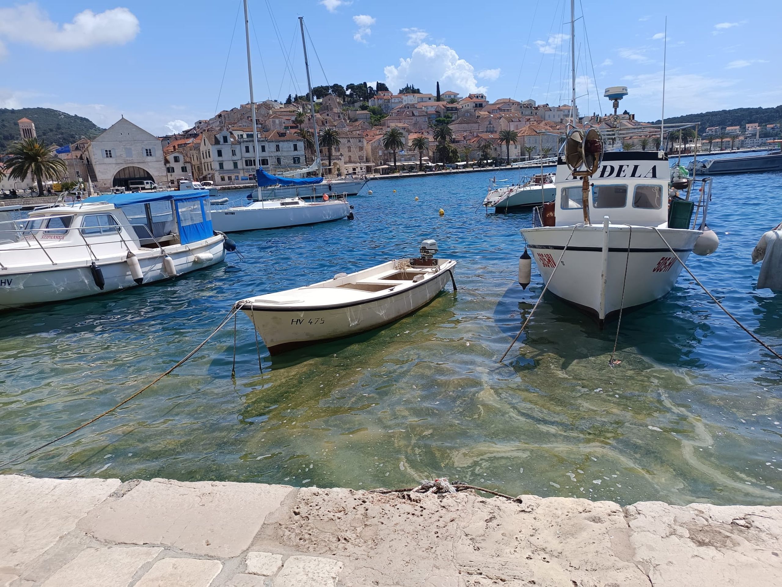Únik nafty na ostrově Hvar - Únik nafty na ostrově Hvar (4/11)