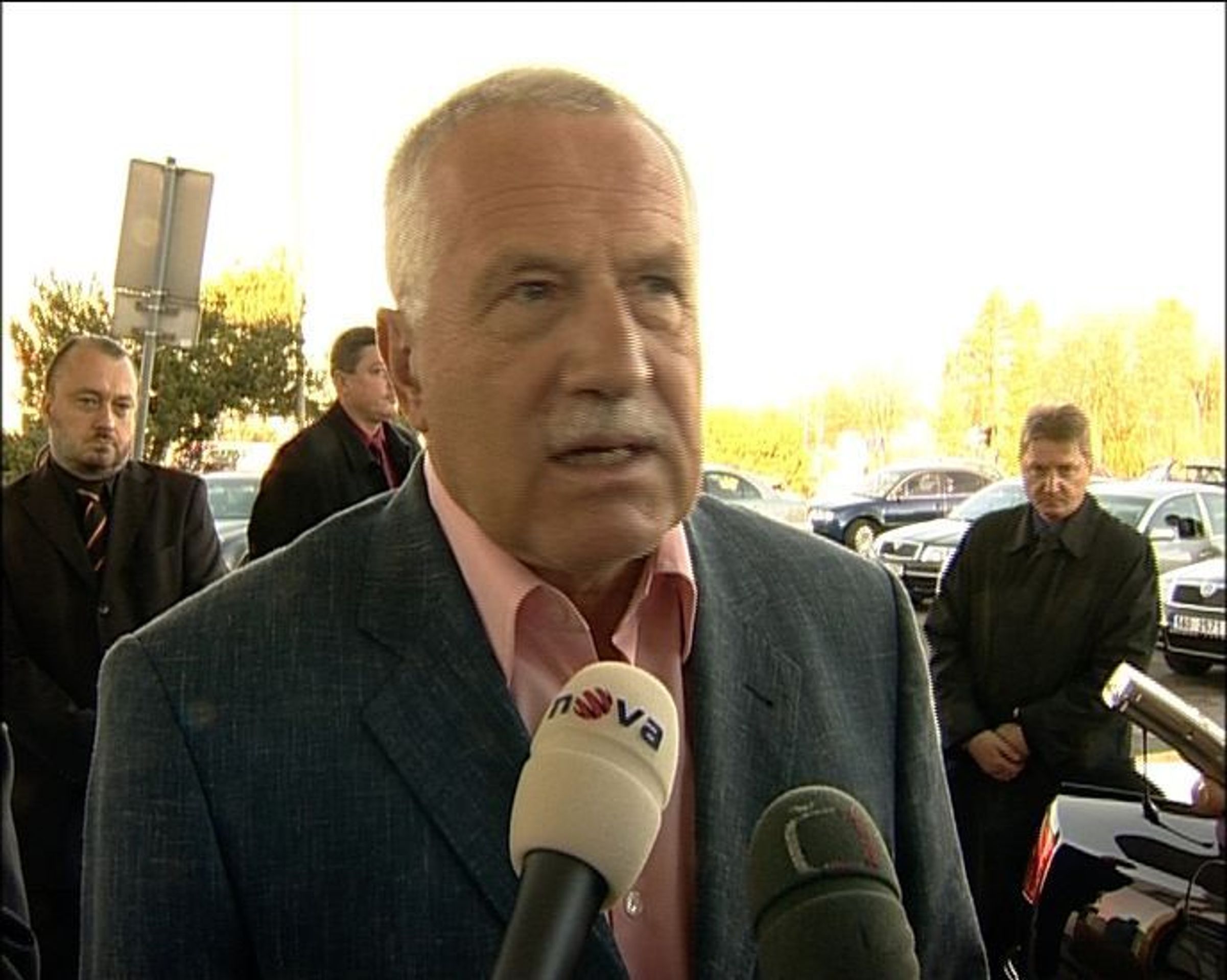 Prezident Václav Klaus - Česko je bez vlády už 190 dní, zítra se opět bude jednat (2/2)