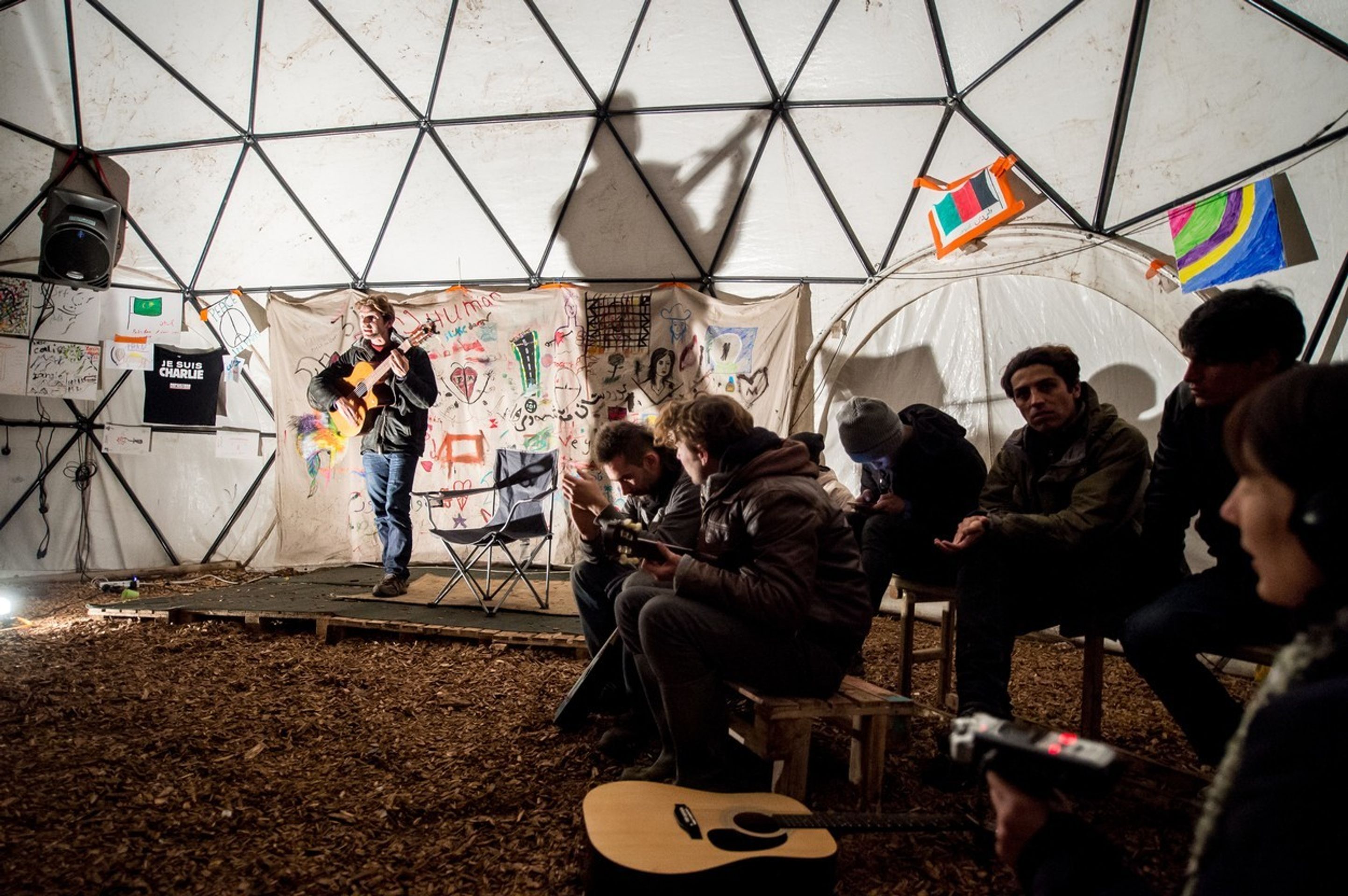 Život v táboře Calais - Divadlo - GALERIE: Život v táboře Calais (6/10)