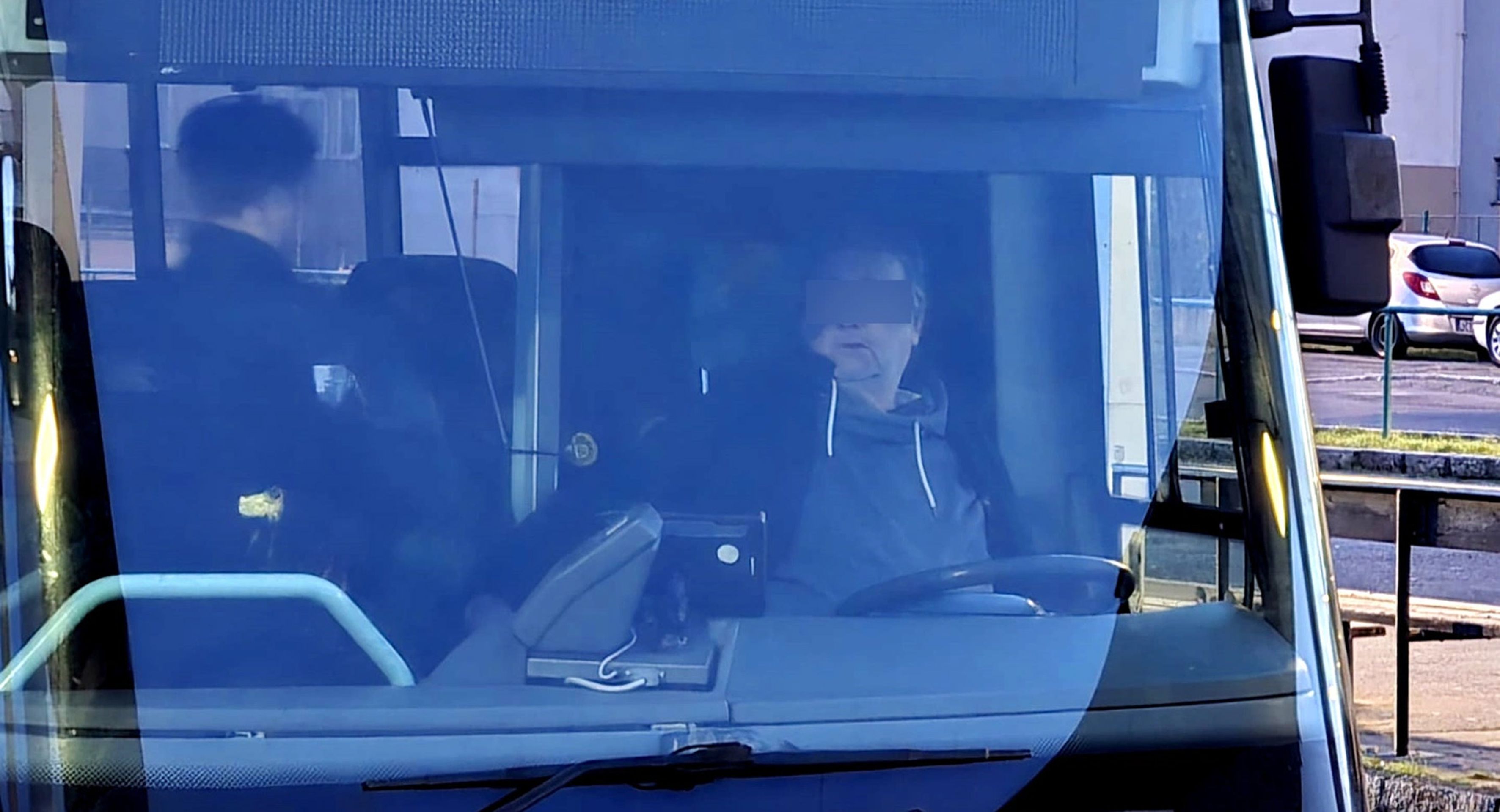 Řidič autobusu přivezl do Plzně cestující a pak nadýchal více než dvě promile (4) - Pondělní výjezdy kvůli alkoholu (3/8)