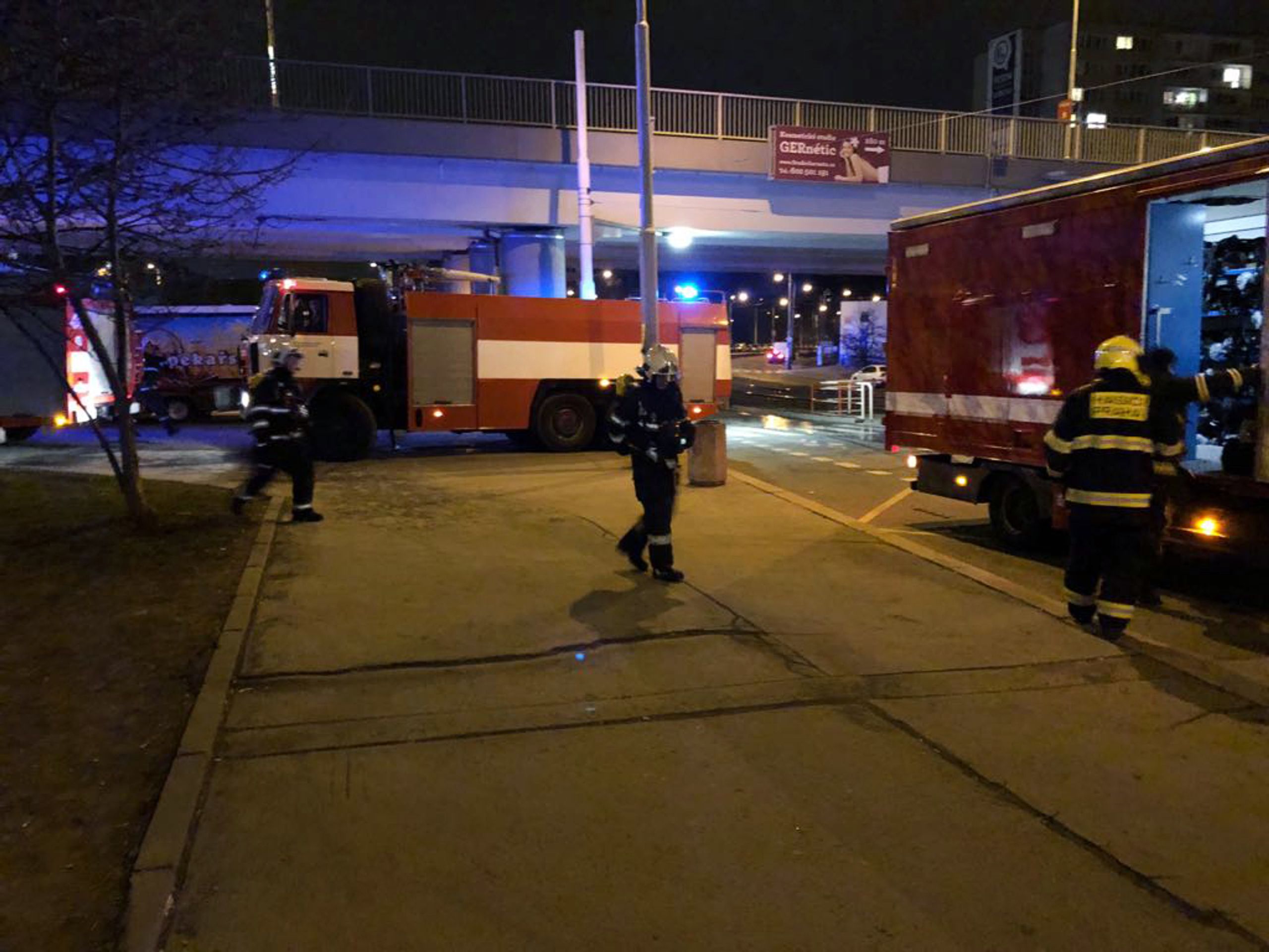 Požár v bistru v Makovského ulici - 4 - GALERIE: Požár v bistru v Makovského ulici (4/7)