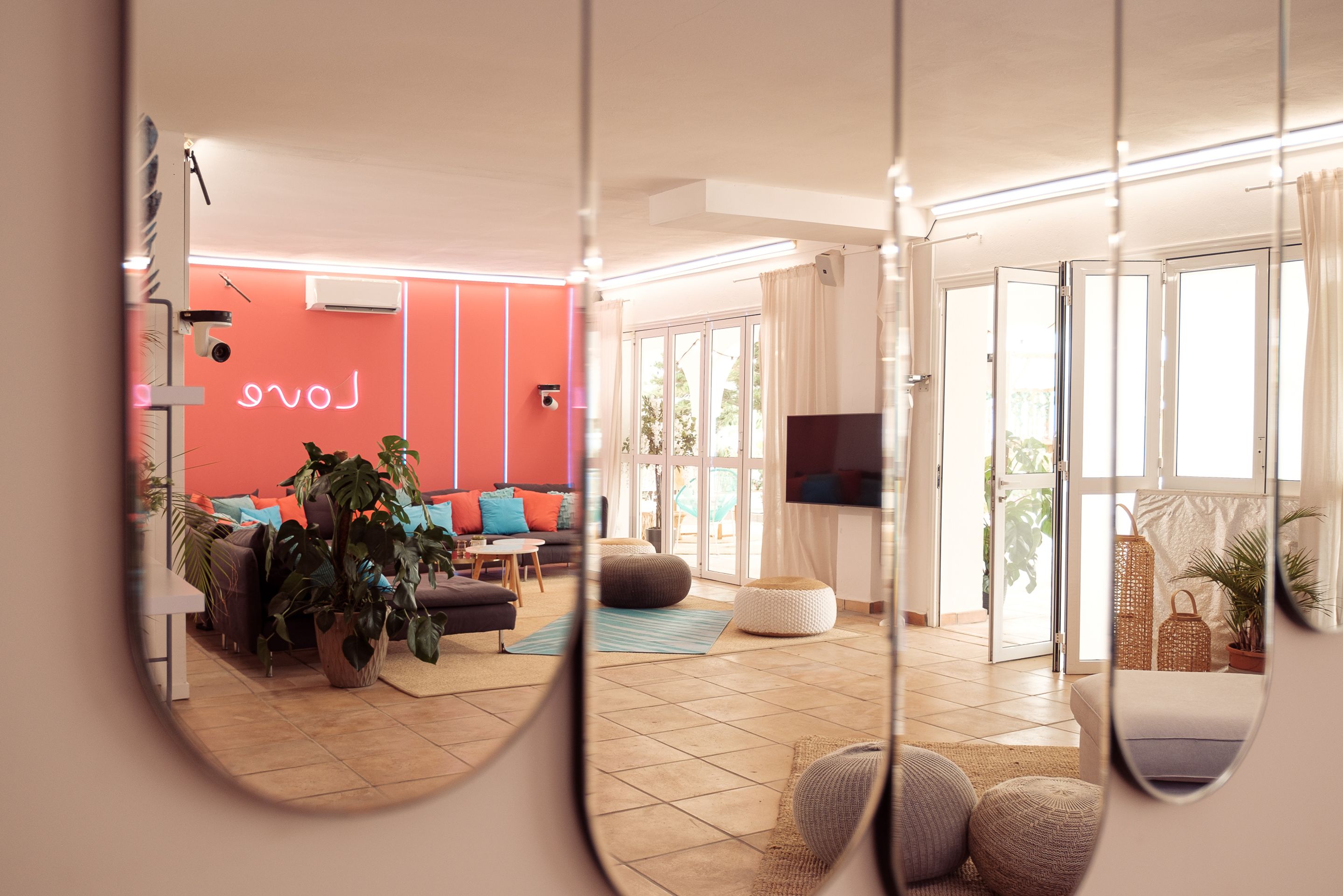  Love Island - fotky z vily lásky (15) - Love Island - vila (15/20)