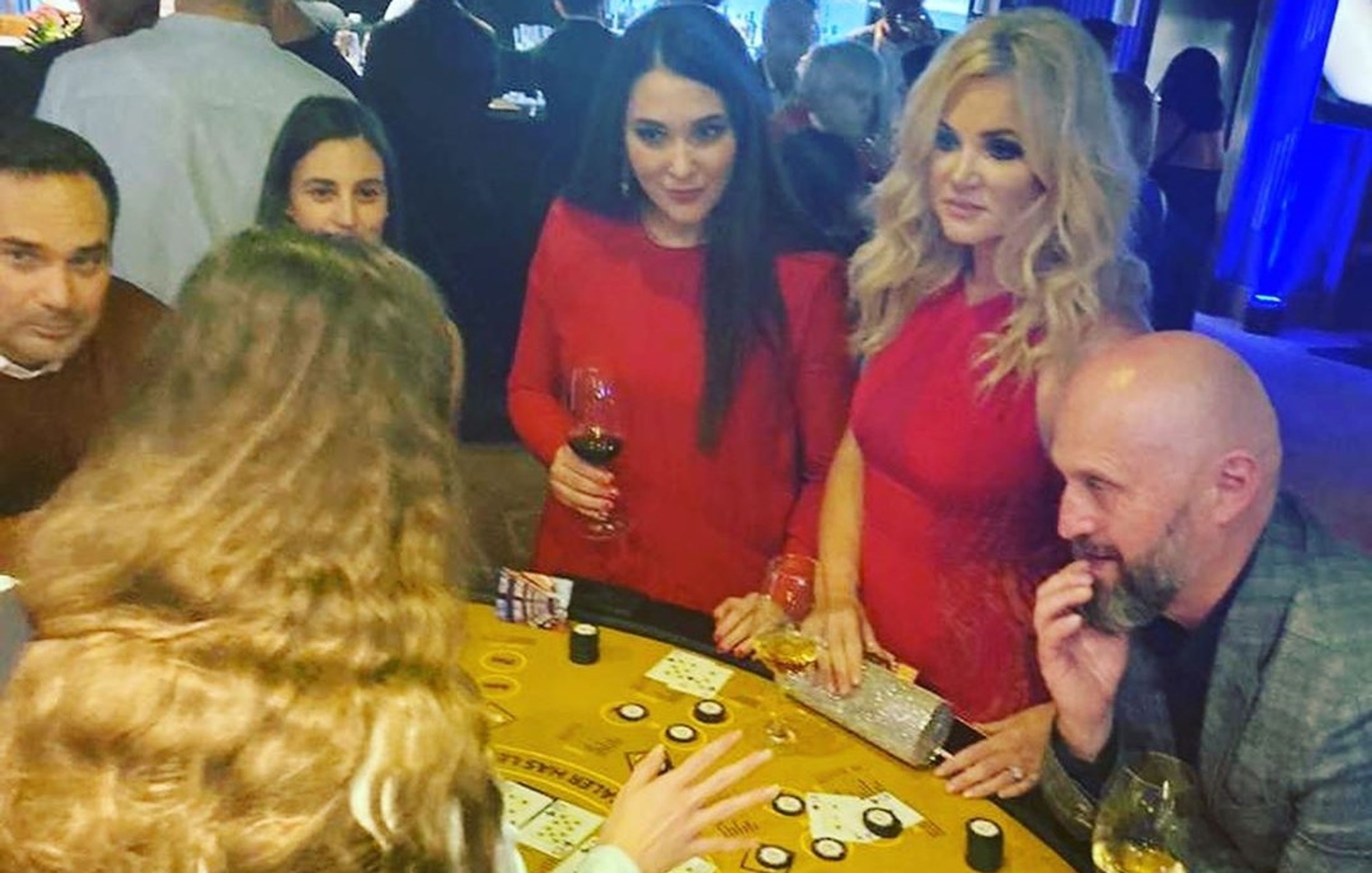 Monika Babišová na párty ve stylu Jamese Bonda - GALERIE: Monika Babišová na párty ve Špindlerově Mlýně (4/5)