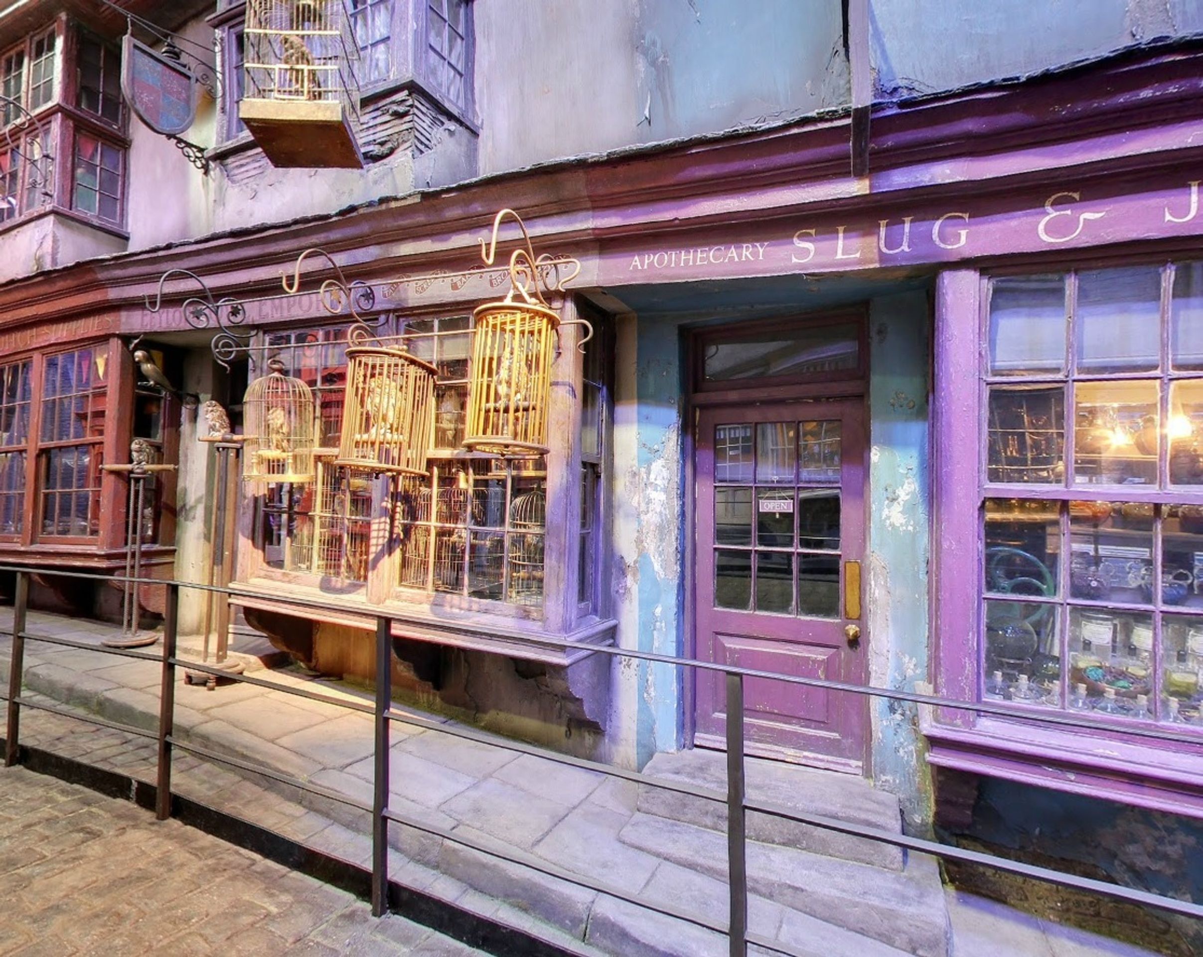 Google zpřístupnil Šikmou uličku, kterou kráčel Harry Potter - 4 - GALERIE: Google zpřístupnil Šikmou uličku, kterou kráčel Harry Potter! (4/4)