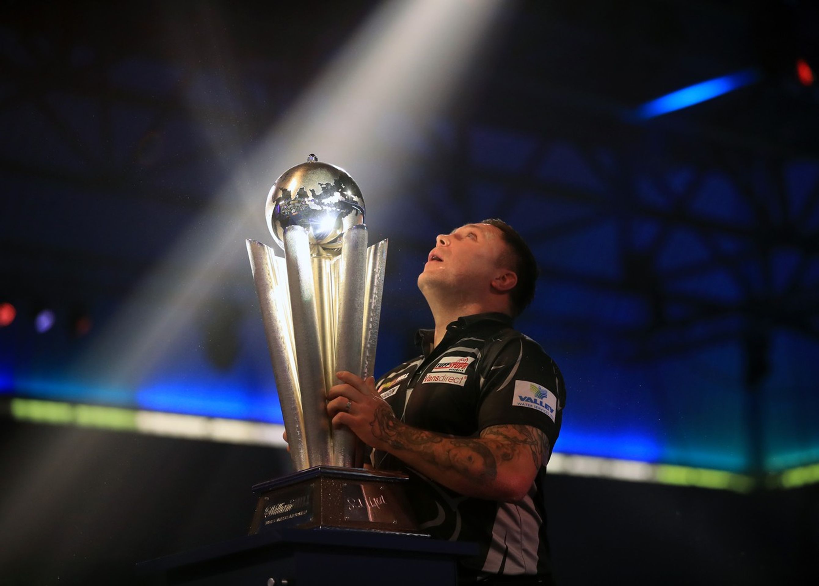 Gerwyn Price se stal šipkařským mistrem světa pro rok 2021 - GALERIE: Gerwyn Price je novým šipkařským mistrem světa! (1/8)