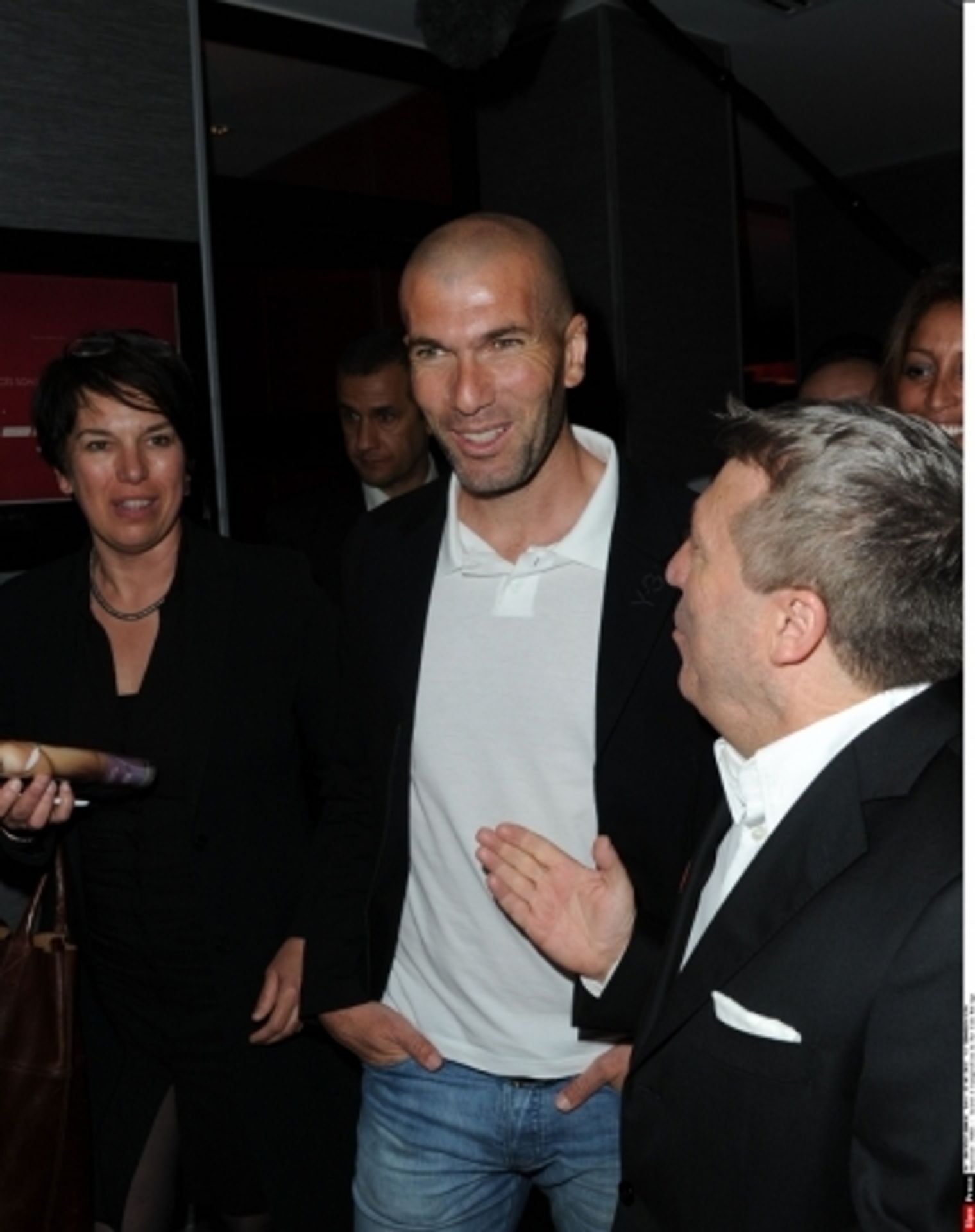 GALERIE: Zinedine Zidane - 1 - GALERIE: Zinedine Zidane - socha hlavičky (10/13)