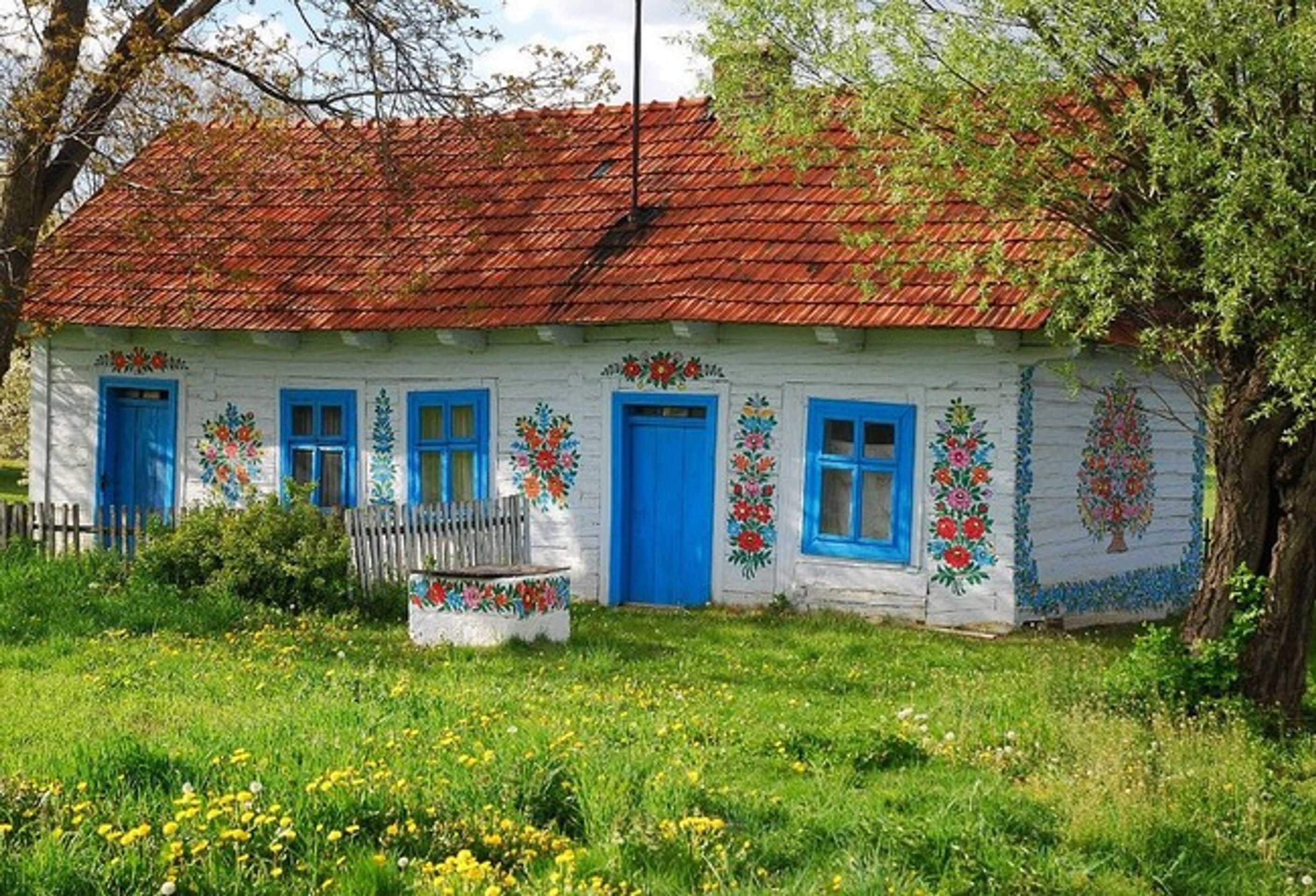 Polská obec Zalipie - 6 - GALERIE: Polská obec Zalipie vypadá jako z pohádky (2/6)