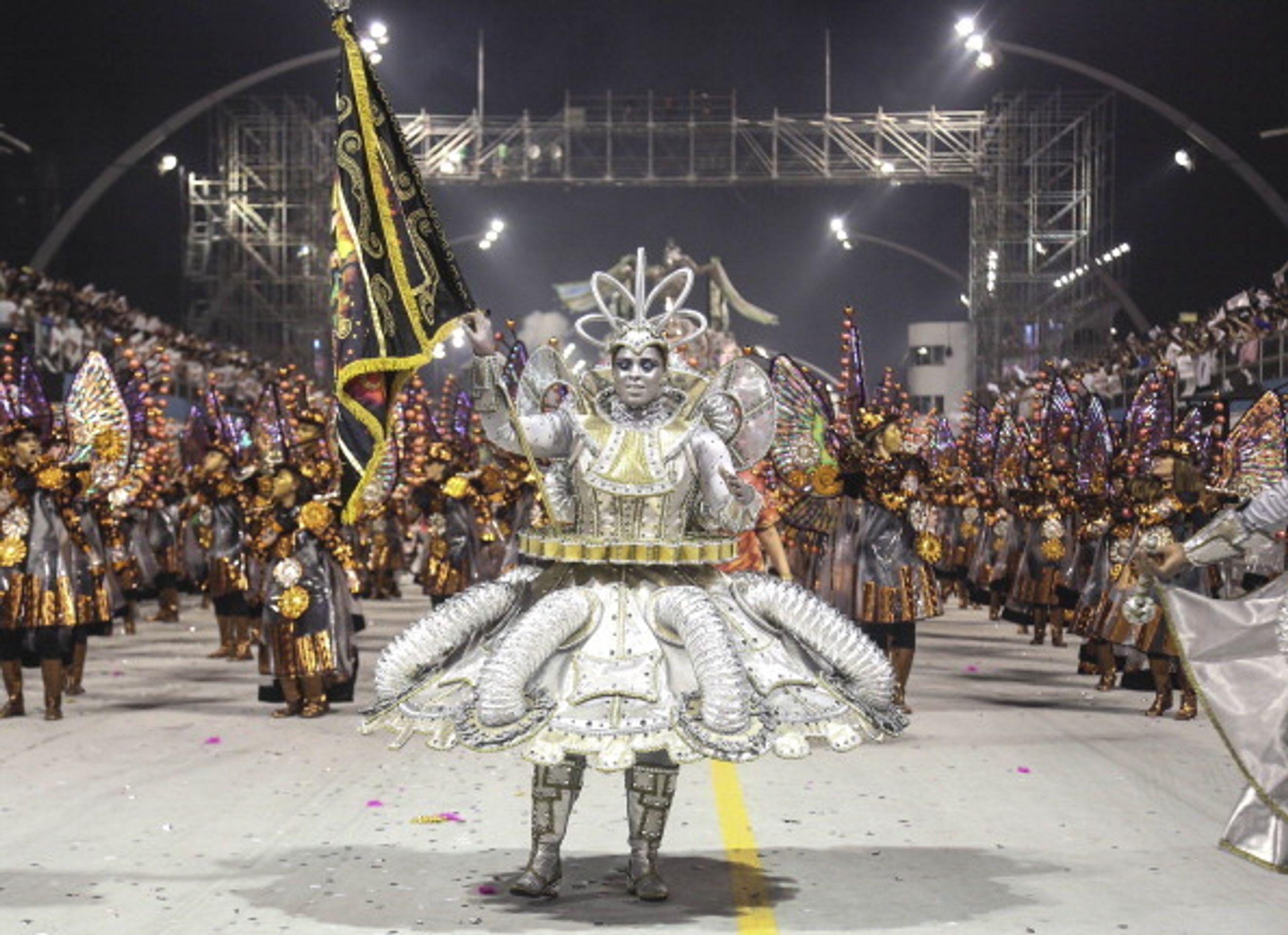 Karneval v Riu de Janeru - 19 - Brazílie žije všemi barvami. Karneval začal! (7/19)