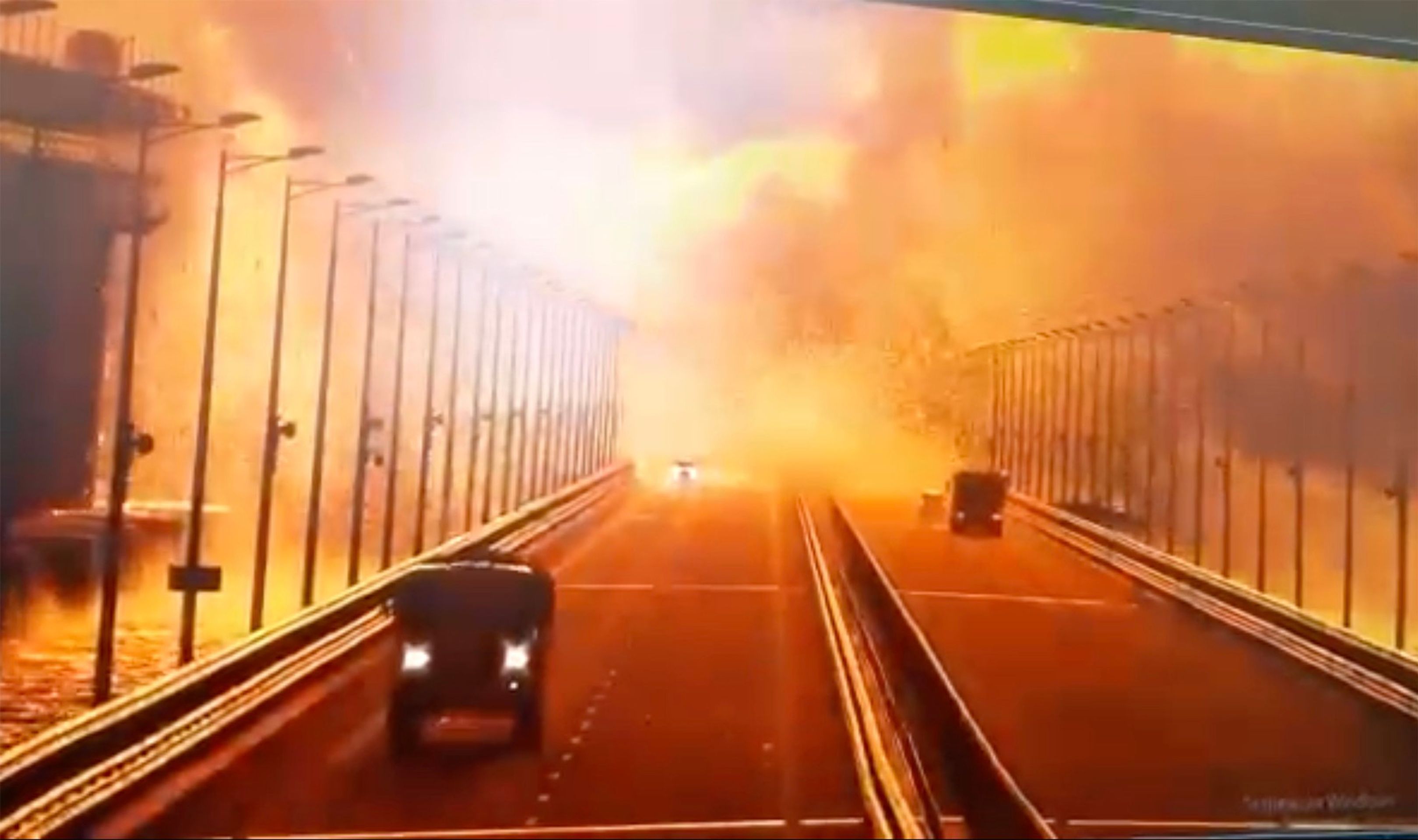 Moment zásahu Kerčského mostu, 8. 10. 2022 - Dva roky války na Ukrajině (66/70)