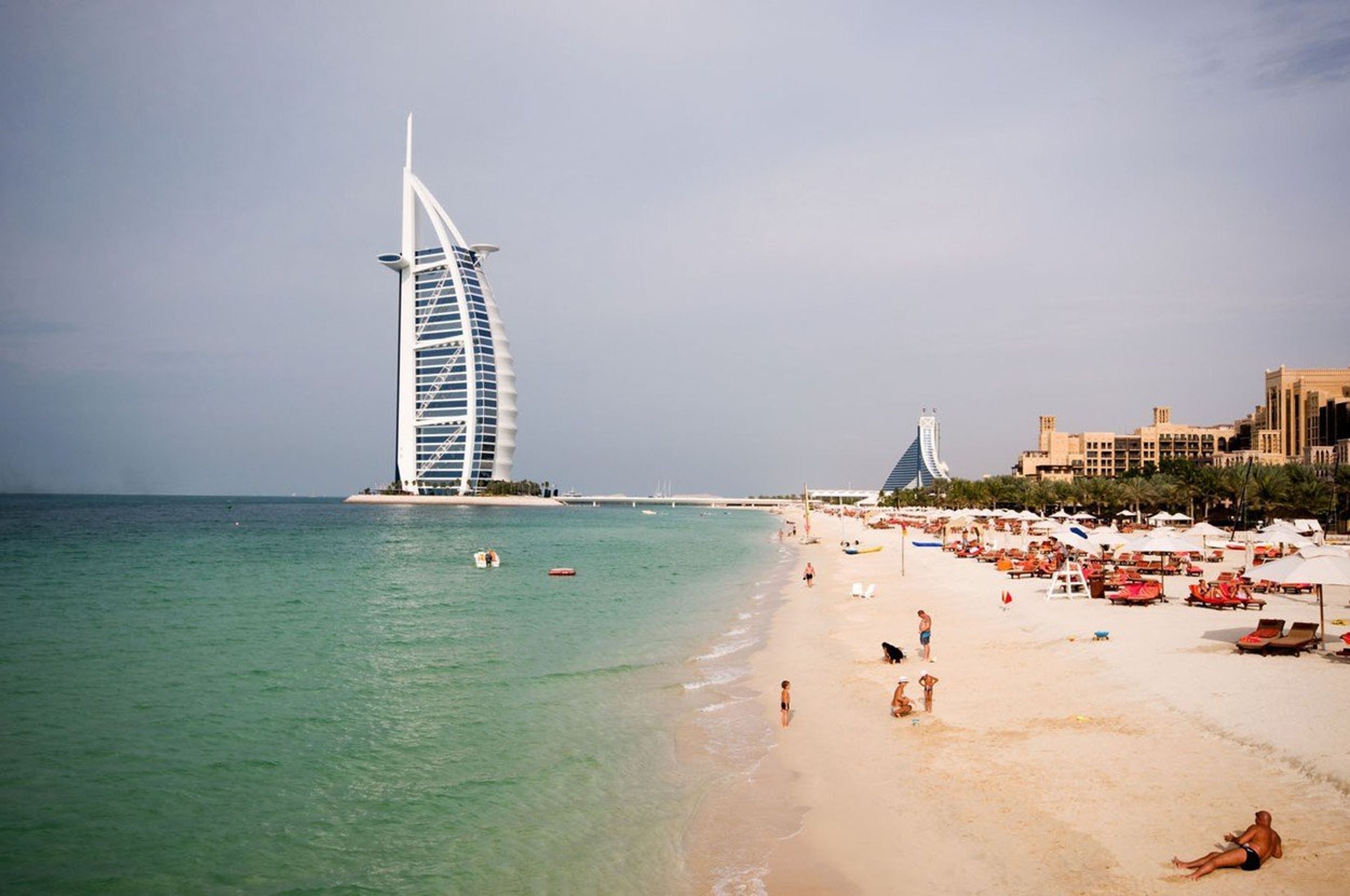 Pláže v Dubaji - Burdž al-Arab - GALERIE: Pláže v Dubaji (7/8)