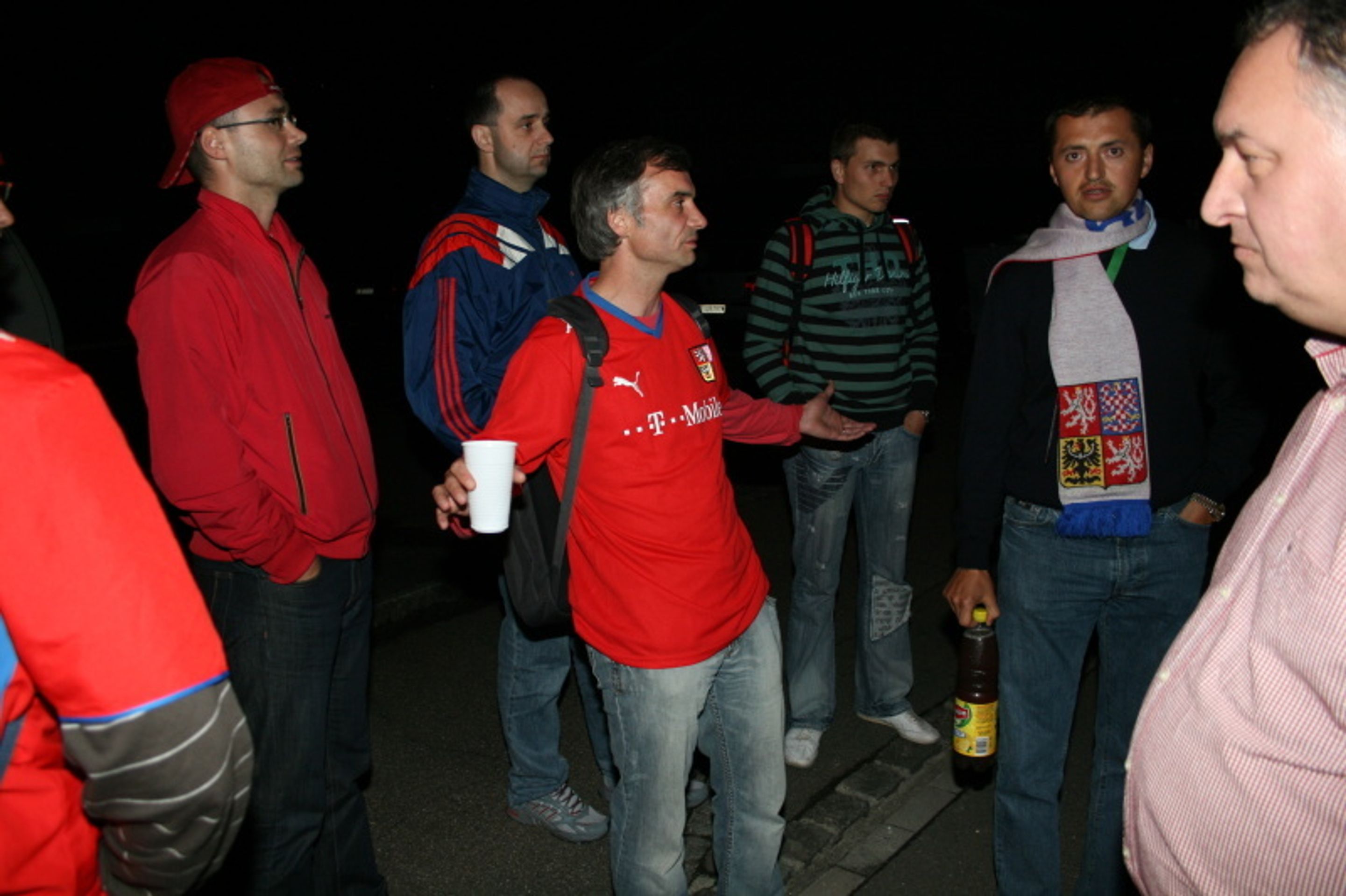 Fotbaloví fanoušci v Basileji - Fotogalerie - čeští fanoušci v Basileji (4/11)