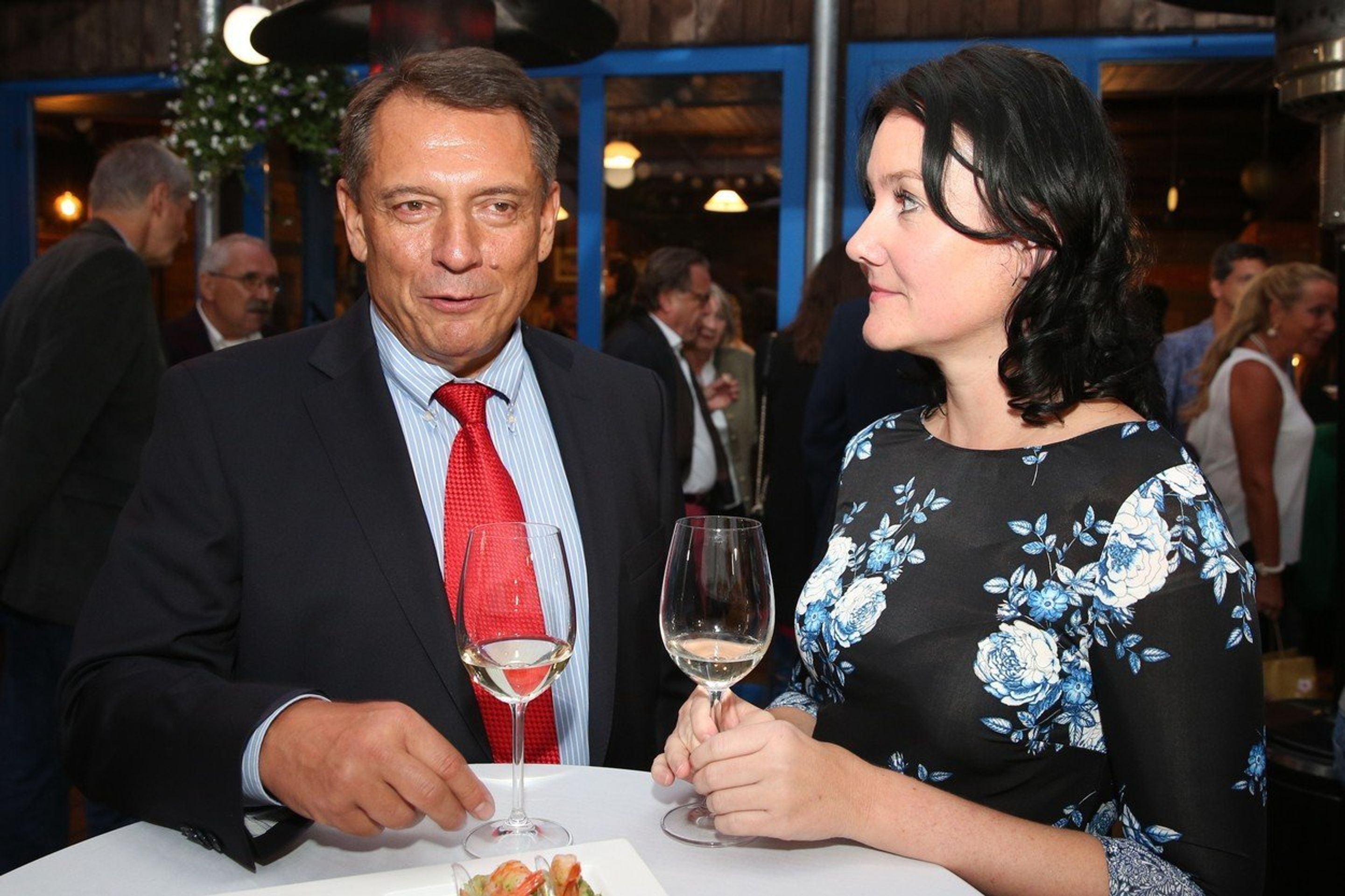 Jiří Paroubek s přítelkyní na oslavě 73. narozenin Františka Janečka - 2 - GALERIE: Jiří Paroubek s přítelkyní na oslavě 73. narozenin Františka Janečka (2/4)