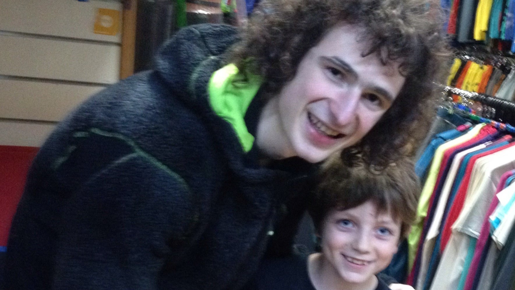 Adam Ondra s malým Tobym Robertsem