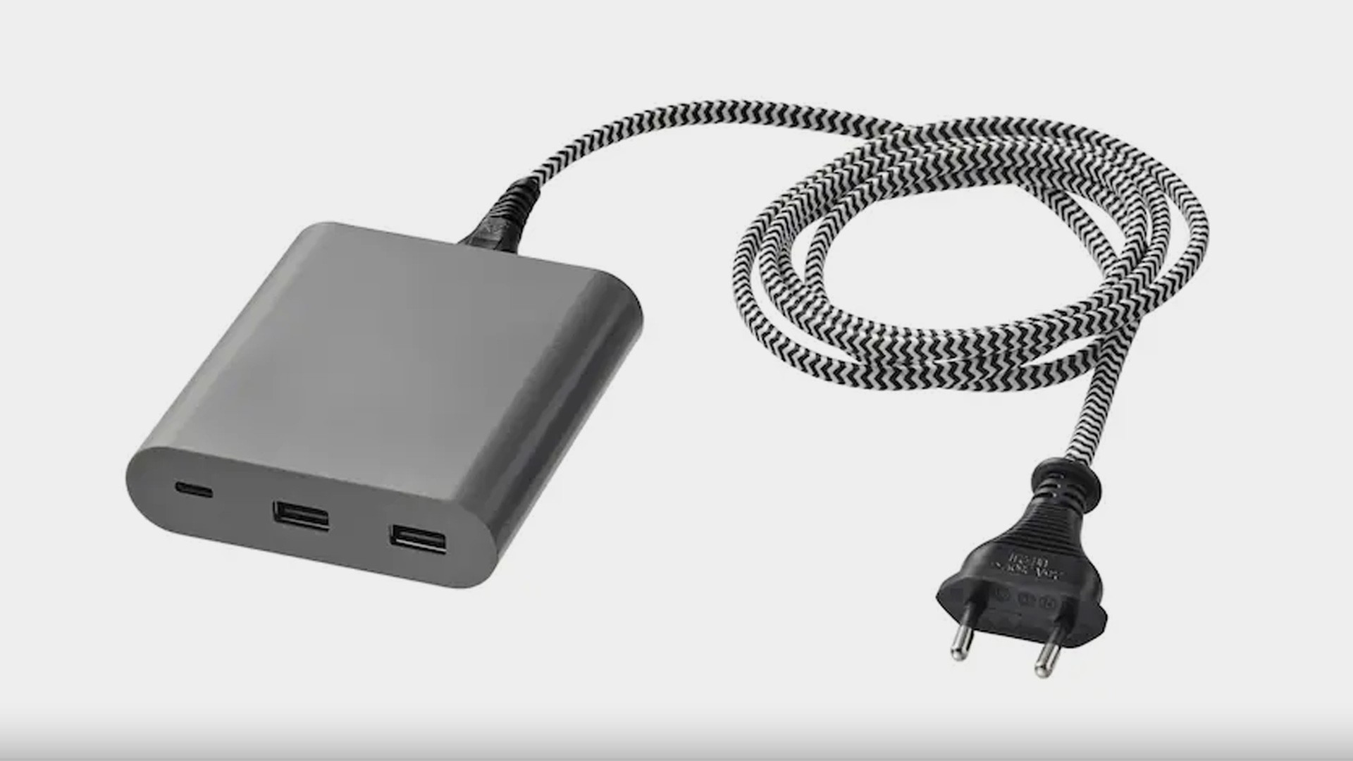 IKEA stahuje z prodeje USB nabíječku
