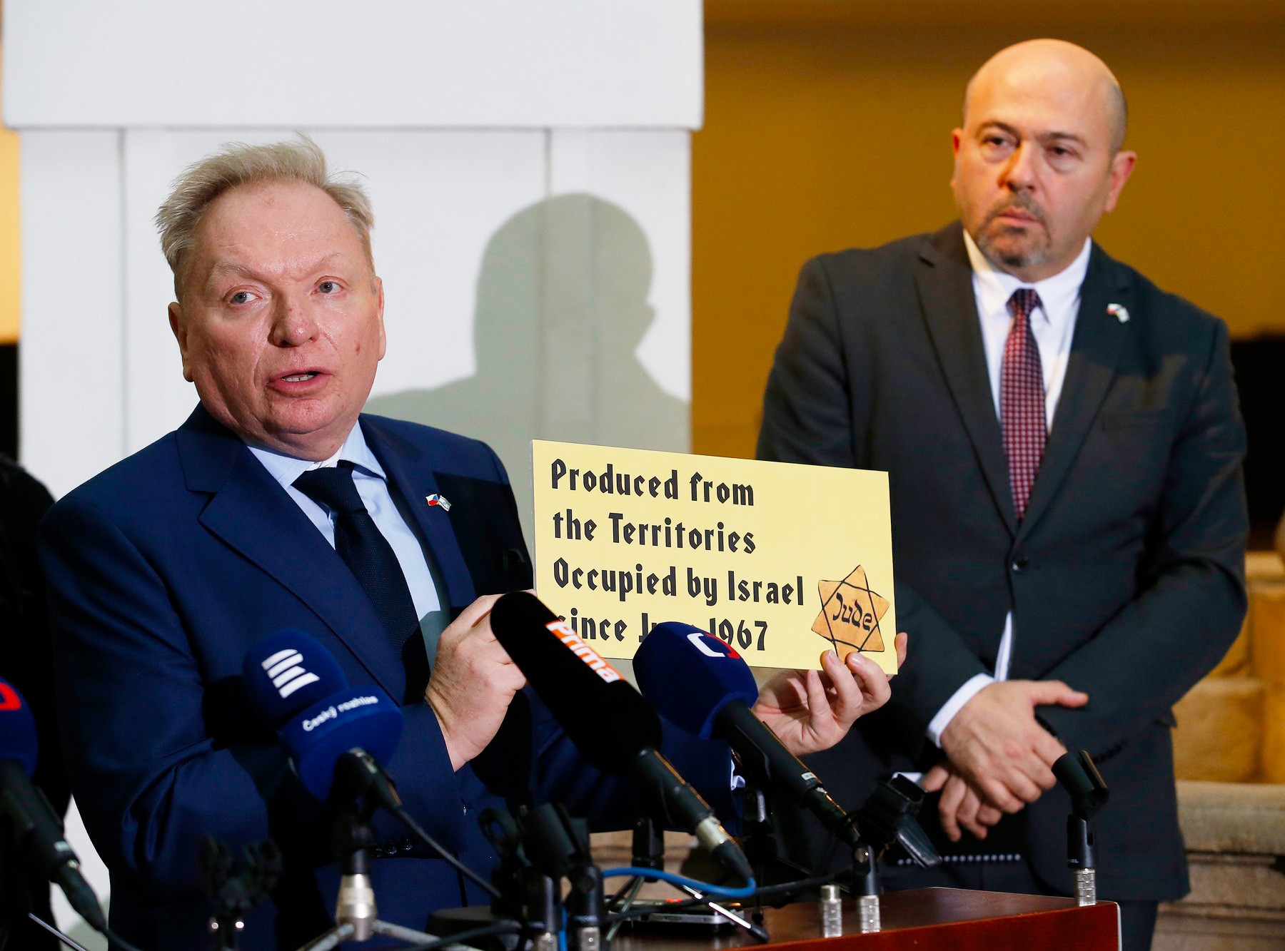 Pavel Smutný s izraelským velvyslancem Gary Korenem