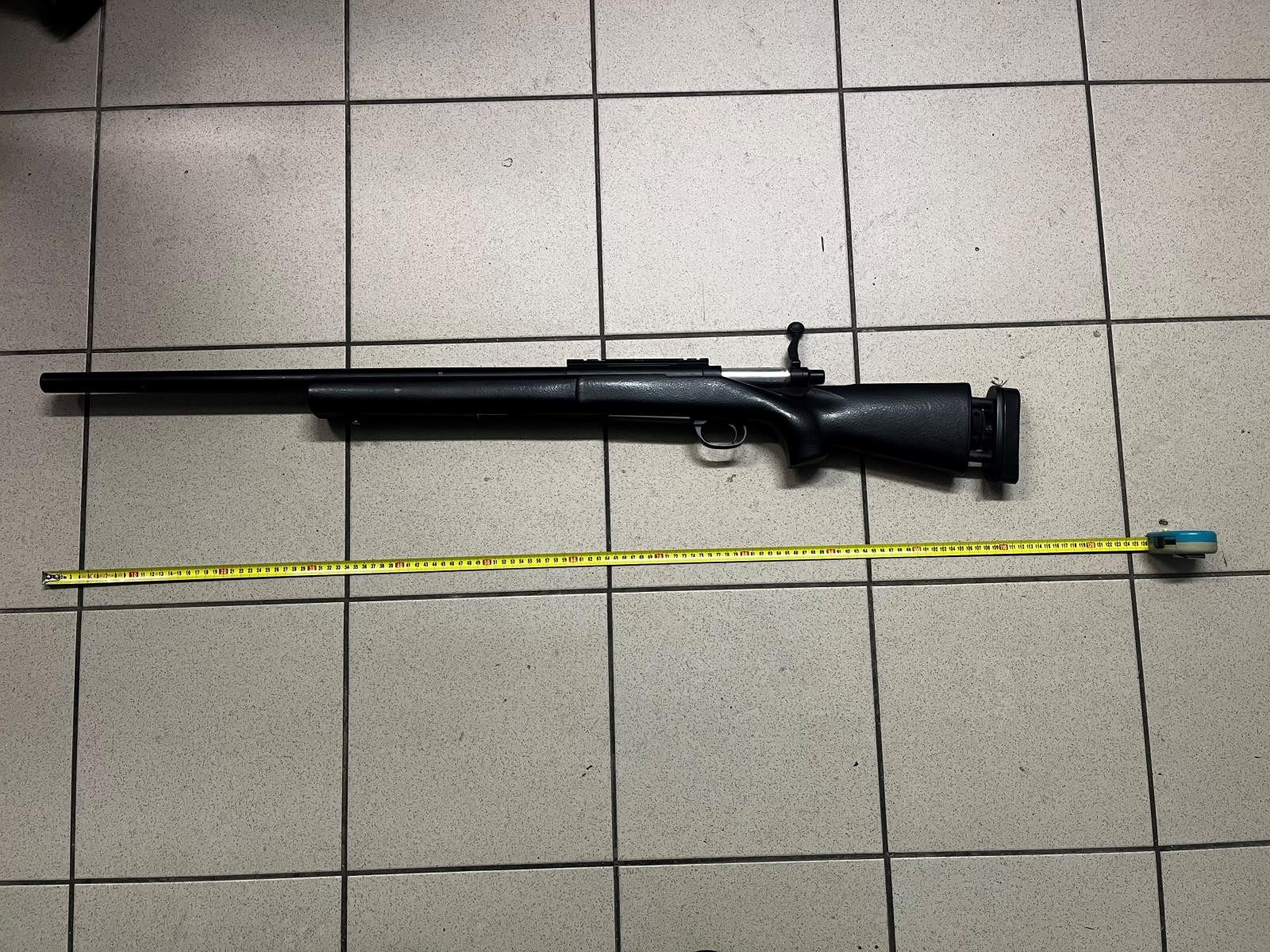 Zajištěná airsoftová puška