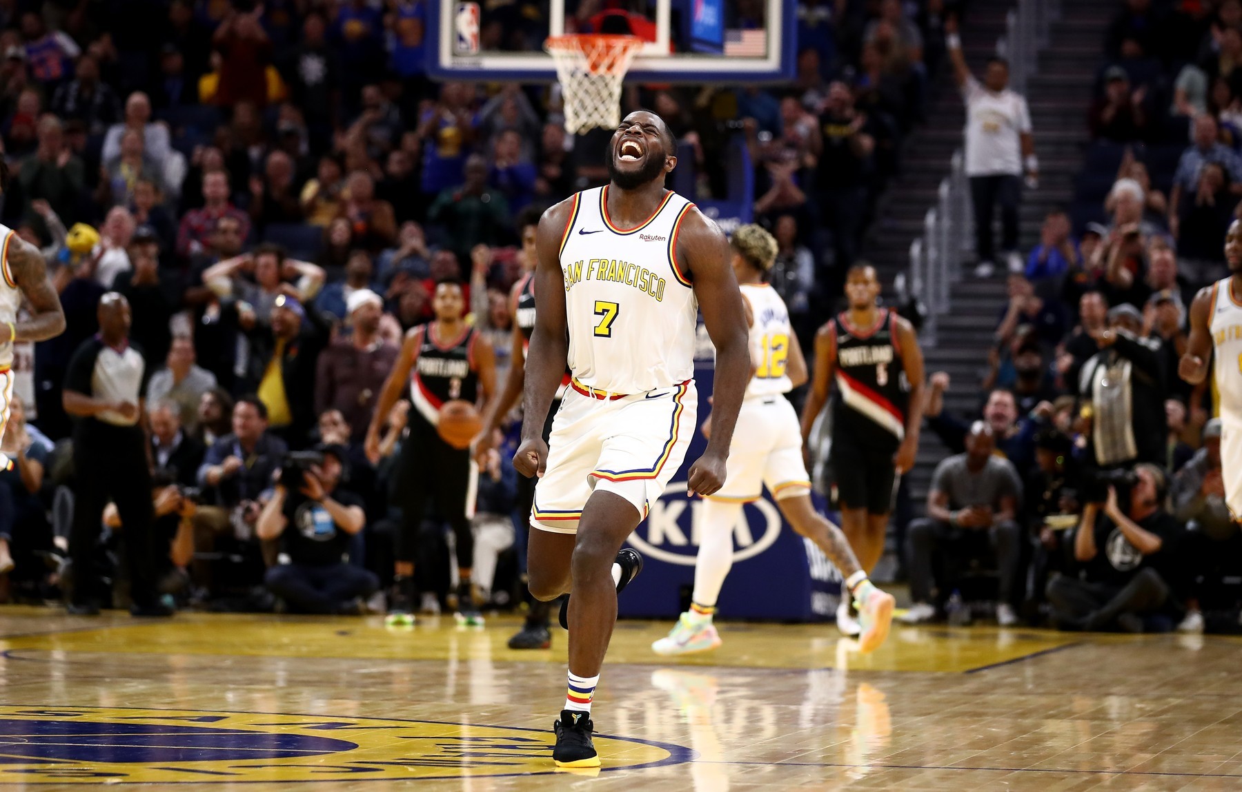 Golden State je nejhorším týmem NBA, hvězdou večera se stal Harden - TN.cz